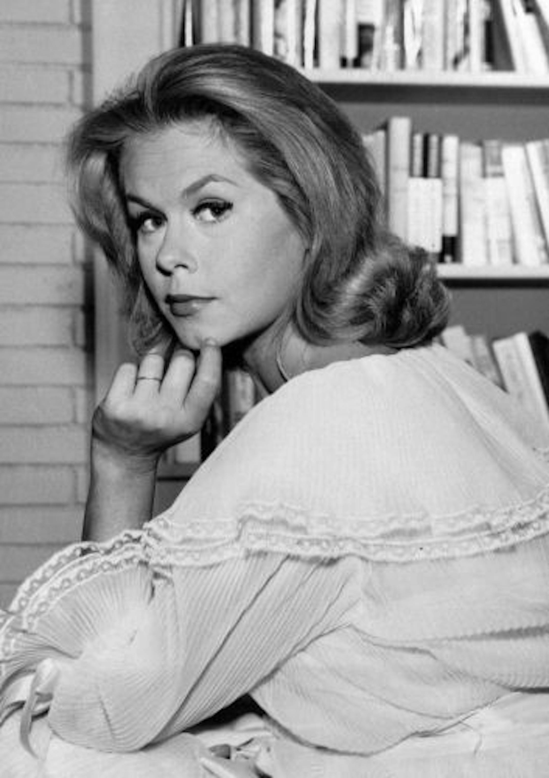 Elizabeth Montgomery made Samantha a household name in "Bewitched."