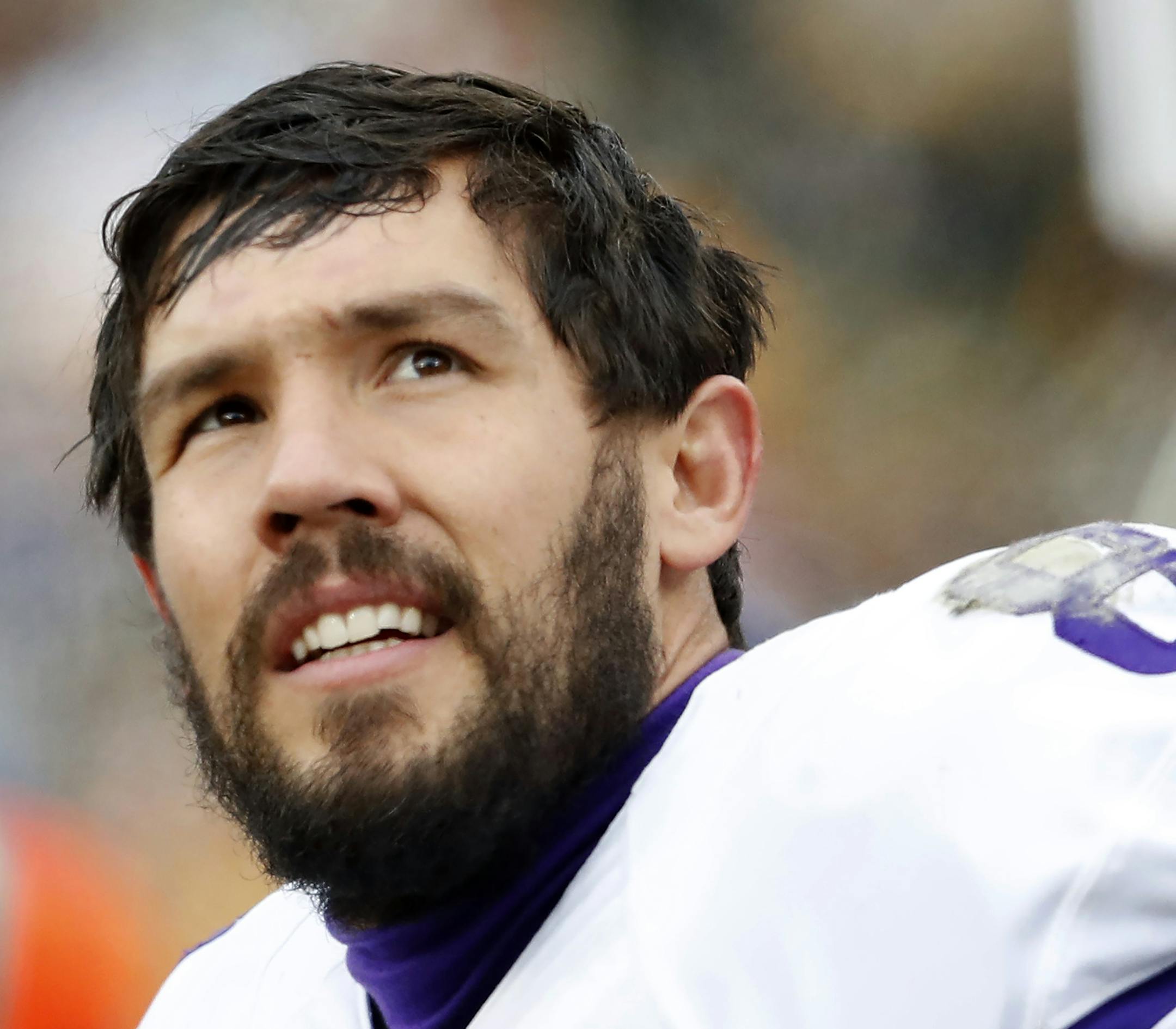 Vikings quarterback Sam Bradford (8) on the sidelines late in the fourth quarter. Green Bay beat Minnesota by a final score of 38-25. ] CARLOS GONZALEZ cgonzalez@startribune.com - December 24, 2016, Green Bay, WI, Lambeau Field, NFL, Minnesota Vikings vs. Green Bay Packers