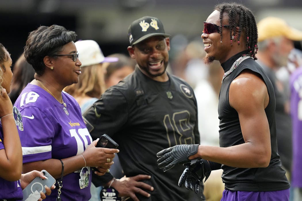 Justin Jefferson, right, talked to his parents, Elaine and John, before the Vikings’ preseason game against the 49ers in August.