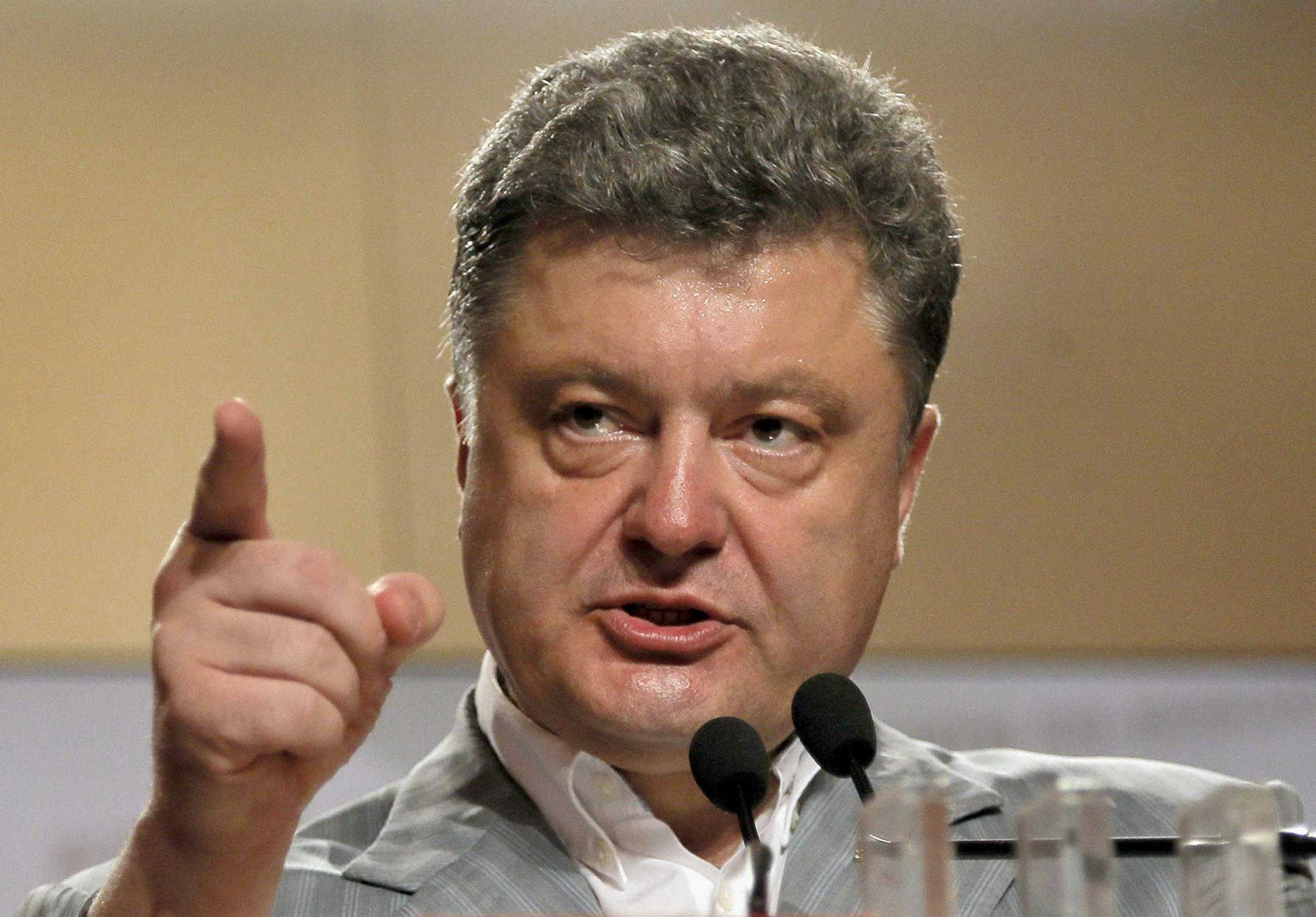 Ukrainian presidential candidate Petro Poroshenko gestures, during a press conference, in Kiev, Ukraine, Monday, May 26, 2014. The leader of the Ukrainian presidential race, Pyotr Poroshenko, does not intend to stop the use of force in the southeast of the country. He made this statement at a news conference on Monday. (AP Photo/Efrem Lukatsky) ORG XMIT: MIN2014052812230527