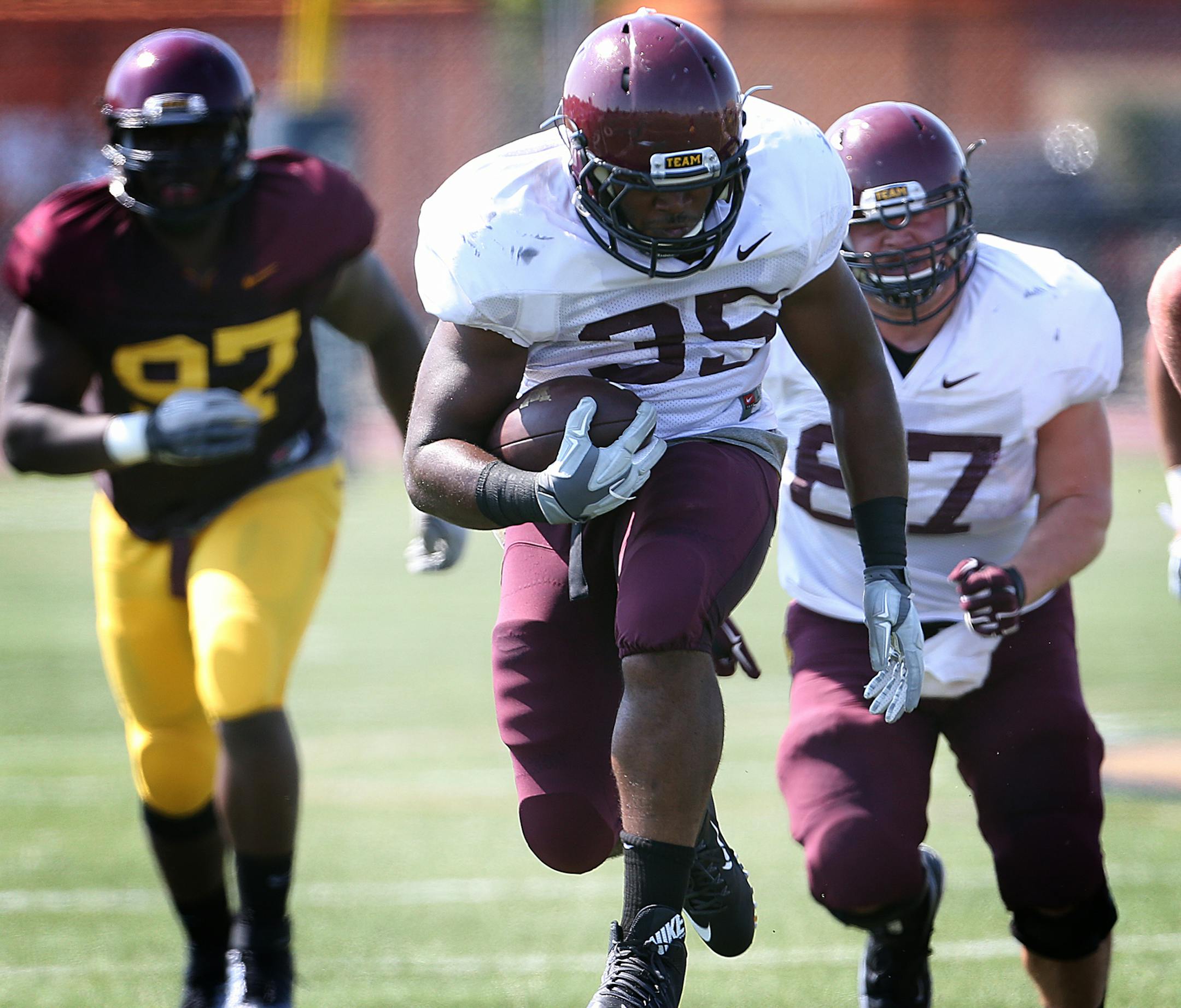Running back Rodrick Williams Jr. carried the ball. ] JIM GEHRZ ï james.gehrz@startribune.com / St. Paul, MN / August 15, 2015 / 10:15 AM ñ BACKGROUND INFORMATION: Gophers have a scrimmage open to the public and media on Saturday at Concordia College in St. Paul.