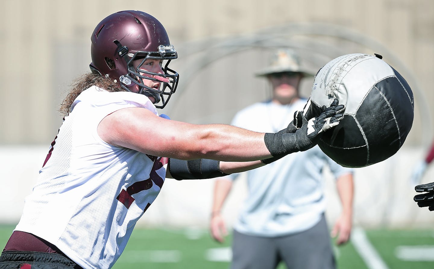 Minnesota Gophers offensive lineman Jonah Pirsig