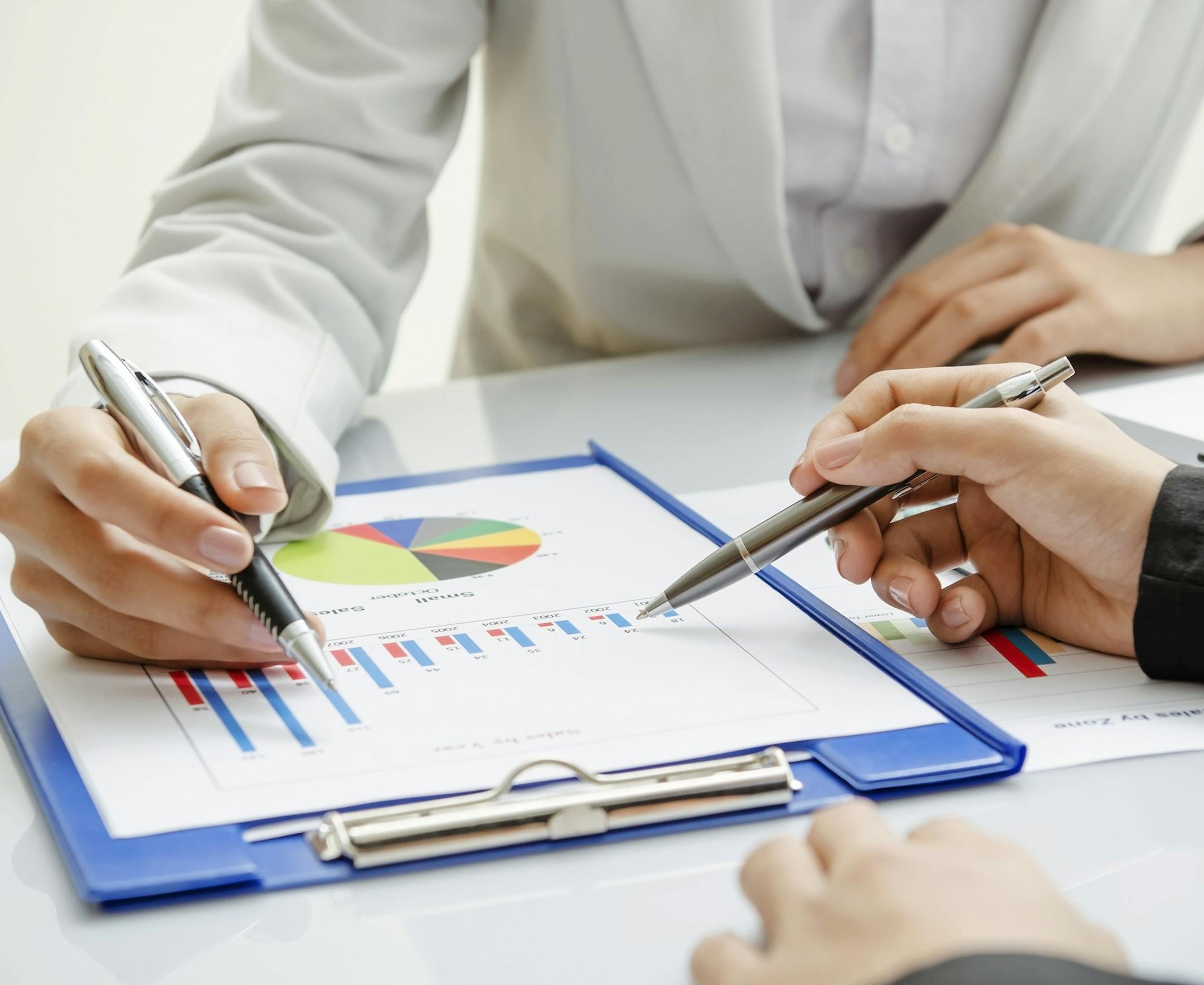 Author and money coach Liz Davidson offers advice on how to find a competent financial adviser. (Fotolia) ORG XMIT: 1179254