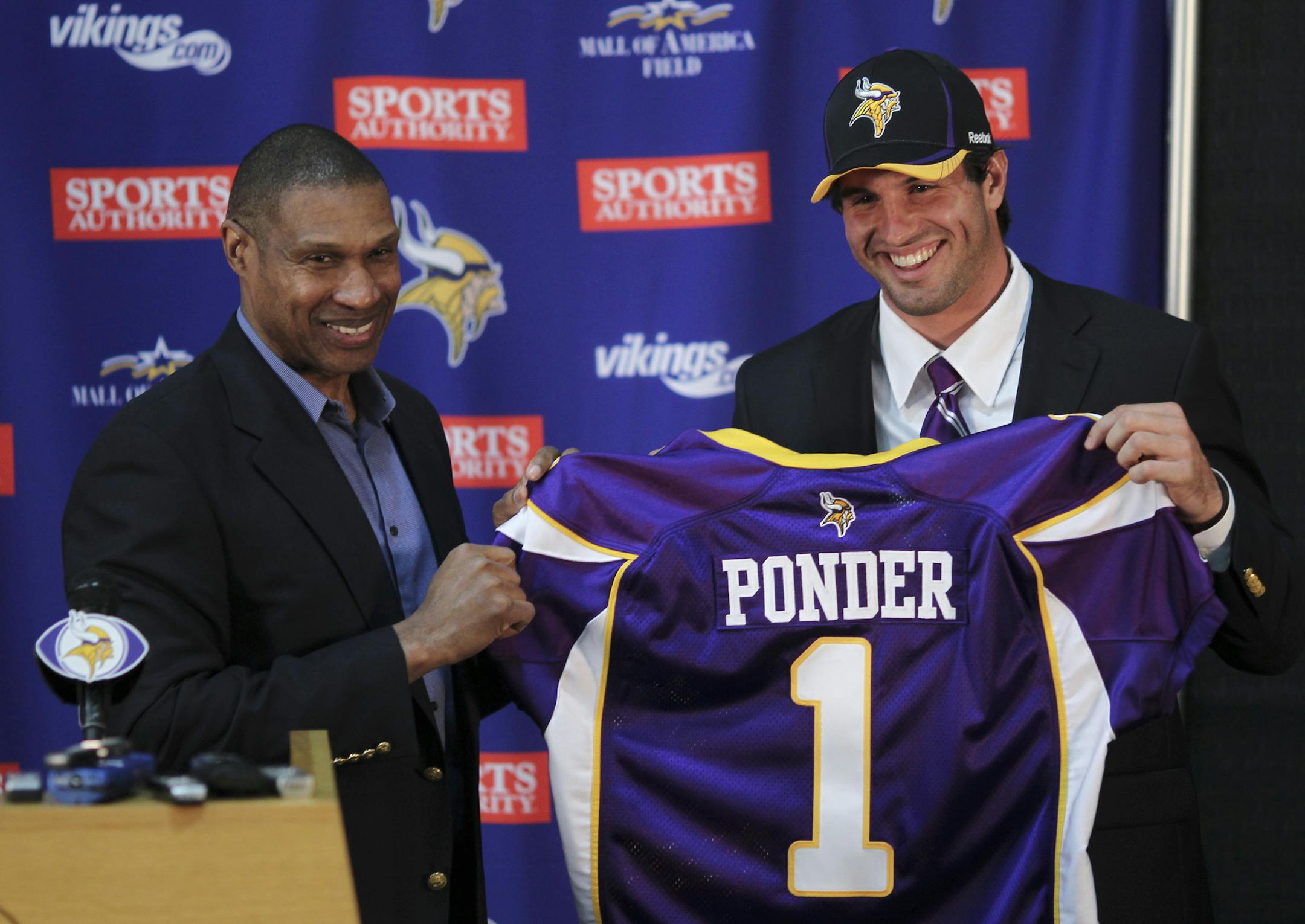 Minnesota Vikings first-round draft pick Christian Ponder, right, holds up a jersye with head coach Leslie Frazier during an NFL football news conference Friday, April 29, 2011 in Eden Prairie, Minn. (AP Photo/The Star Tribune, Jeff Wheeler) ** MANDATORY CREDIT; ST. PAUL PIONEER PRESS OUT; MAGS OUT; TWIN CITIES TV OUT **
