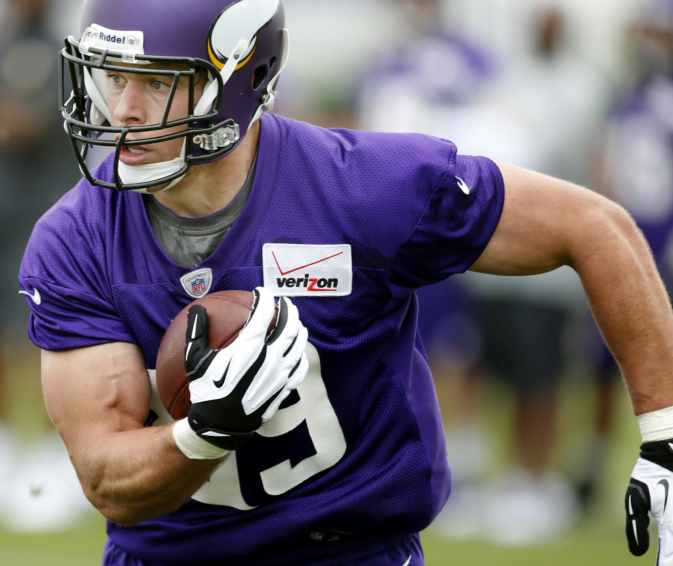 Minnesota Vikings tight end John Carlson (89). ] CARLOS GONZALEZ cgonzalez@startribune.com July 27, 2013, Minnesota Vikings Training Camp, Mankato, Minn., Minnesota State University, Mankato - ORG XMIT: MIN1307281505153392