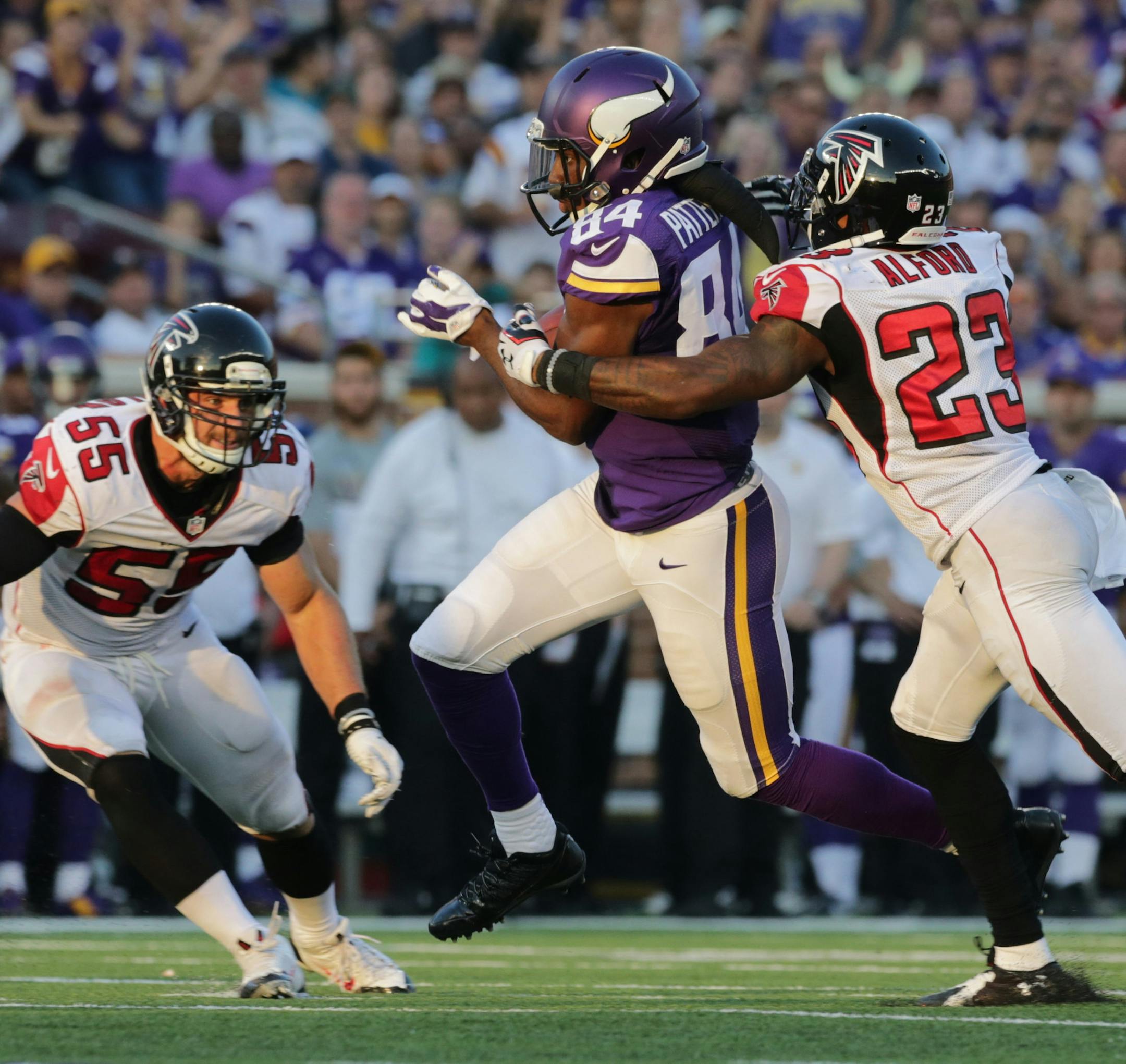 Minnesota Vikings wide receiver Cordarrelle Patterson, center, races for yardage as Atlanta Falcons cornerback Robert Alford, right, attempts to pull him down and is backed up by Falcons linebacker Paul Worrilow, left, during the second half of an NFL football game, Sunday, Sept. 28, 2014, in Minneapolis. The Vikings won 41-28. (AP Photo/Jim Mone)