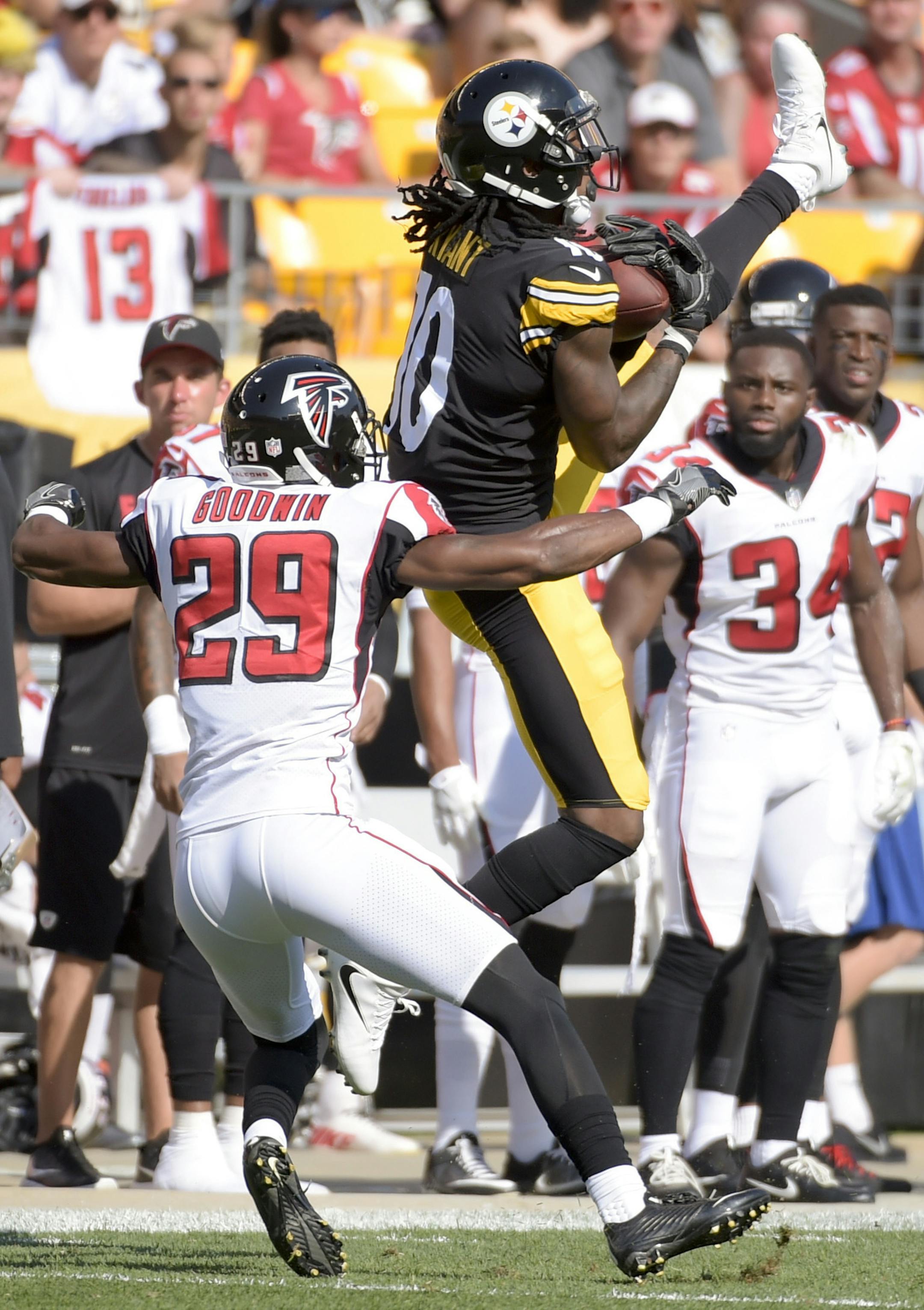 Pittsburgh Steelers wide receiver Martavis Bryant (10) makes a catch in front of Atlanta Falcons cornerback C.J. Goodwin (29) in the first half of an NFL preseason football game, Sunday, Aug. 20, 2017, in Pittsburgh. (AP Photo/Fred Vuich)