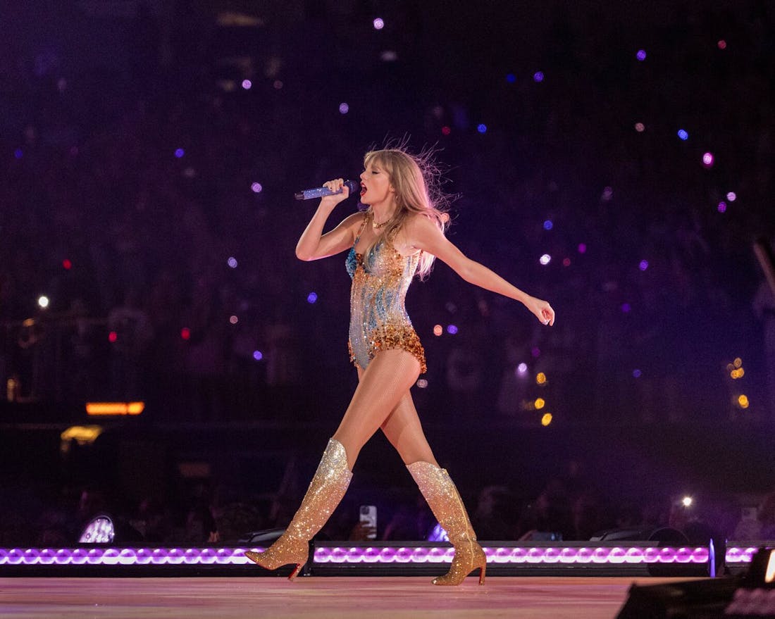 Taylor Swift Eras Tour Concert Movie Theater Audiences Dance and Sing – The  Hollywood Reporter