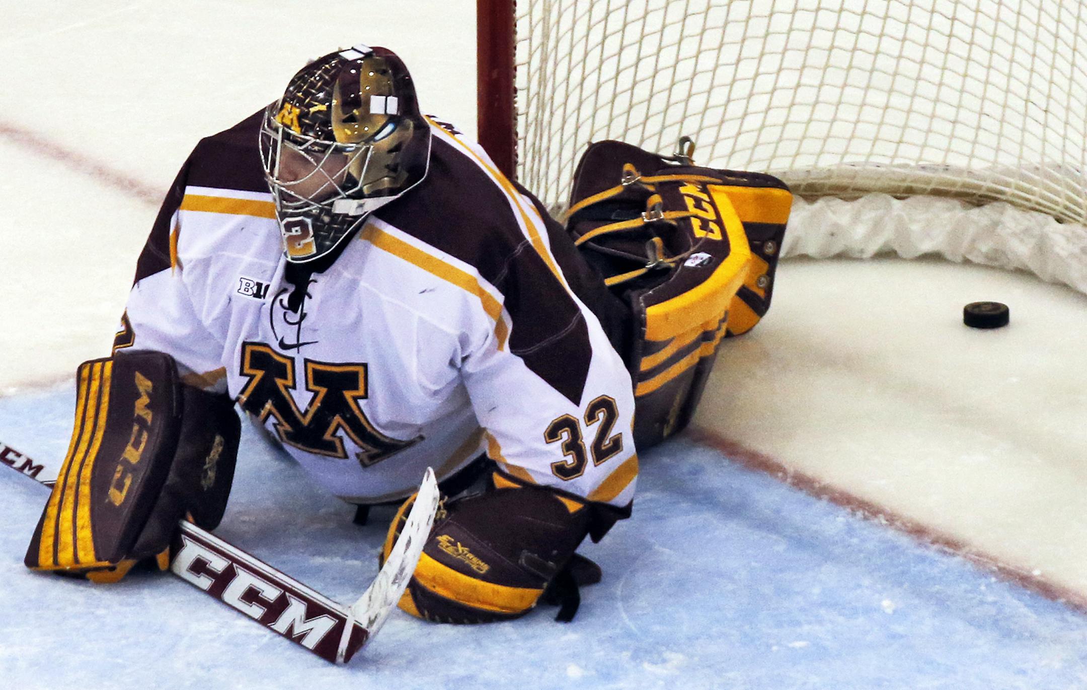 Minnesota Gophers vs. Colgate Raiders hockey. Colgate's Darcy Murphy's shot on goal slipped past Gophers goalie Adam Wilcox in 2nd period action. (MARLIN LEVISON/STARTRIBUNE(mlevison@startribune.com)