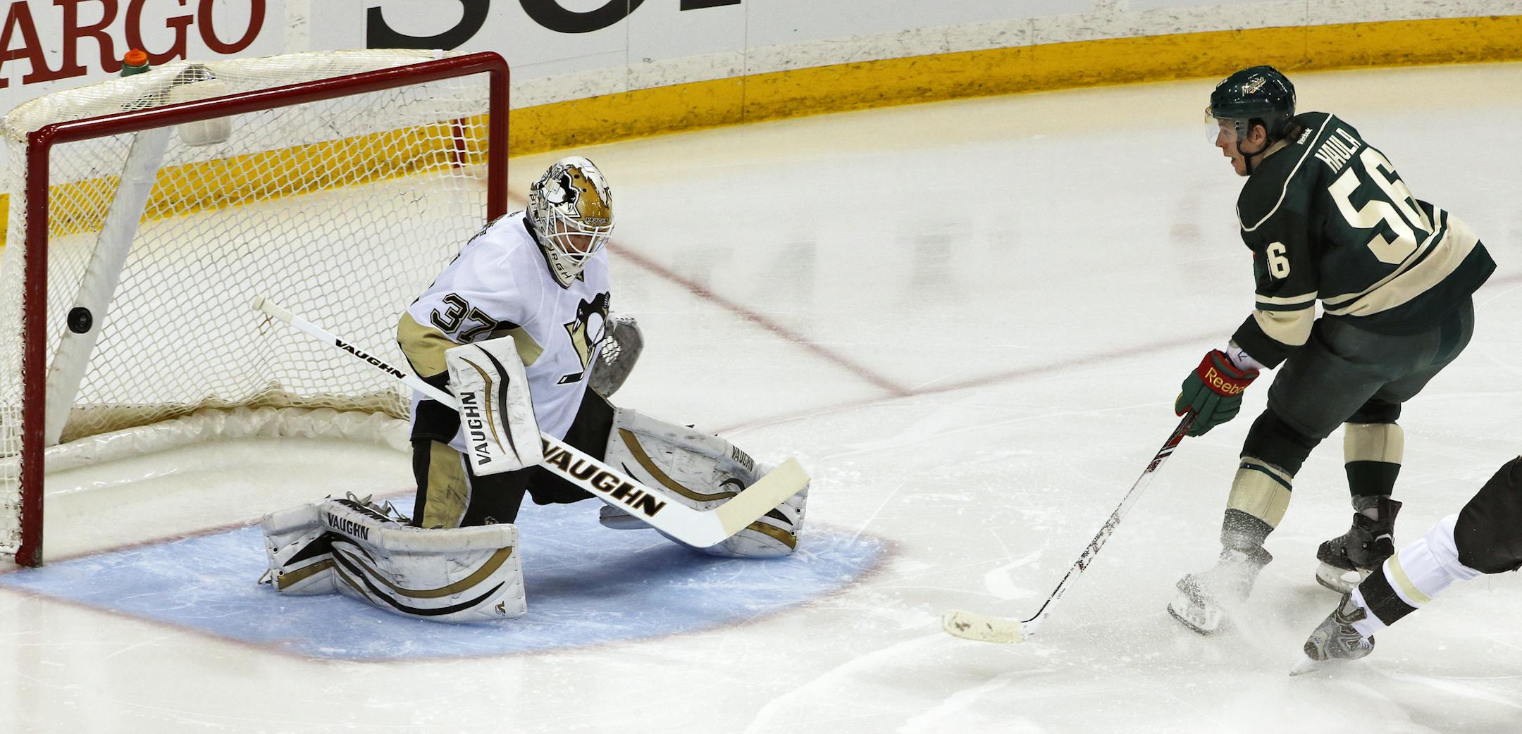 Wild's Erik Haula scored the first goal in the game beating Penguins goalie Jeff Zatkoff in first period action. ] Minnesota Wild vs. Pittsburgh Penguins. (MARLIN LEVISON/STARTRIBUNE(mlevison@startribune.com)