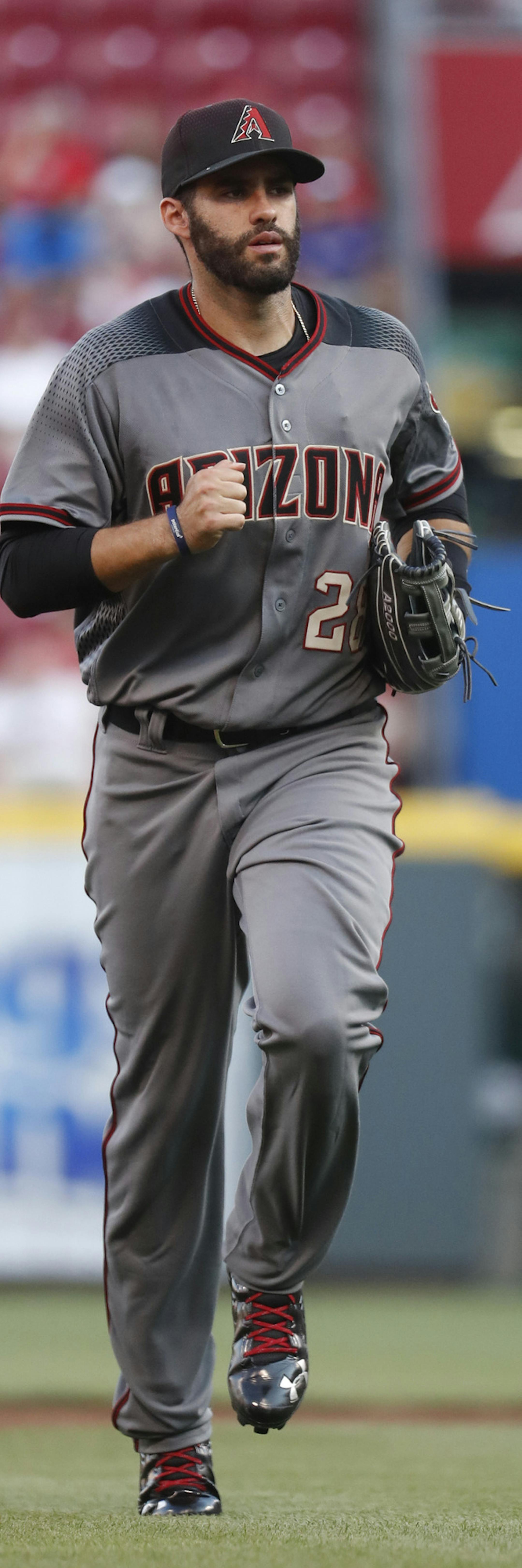 Arizona Diamondbacks right fielder J.D. Martinez runs back to the dugout at the change in the second inning of a baseball game against the Cincinnati Reds, Wednesday, July 19, 2017, in Cincinnati. The Reds won 4-3. (AP Photo/John Minchillo) ORG XMIT: OHJMOTK