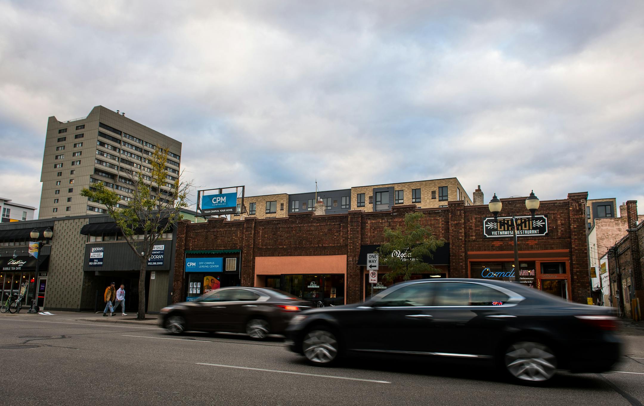 The site of a proposed 16-story apartment tower in Dinkytown Friday afternoon. ] (AARON LAVINSKY/STAR TRIBUNE) aaron.lavinsky@startribune.com A Minneapolis developer is pursuing plans to build a 16-story apartment tower in Dinkytown. Previous proposals for redevelopment of the site have been scuttled after opposition to more density. We photograph the Dinkytown site on Friday, Oct. 7, 2016 in Minneapolis, Minn.