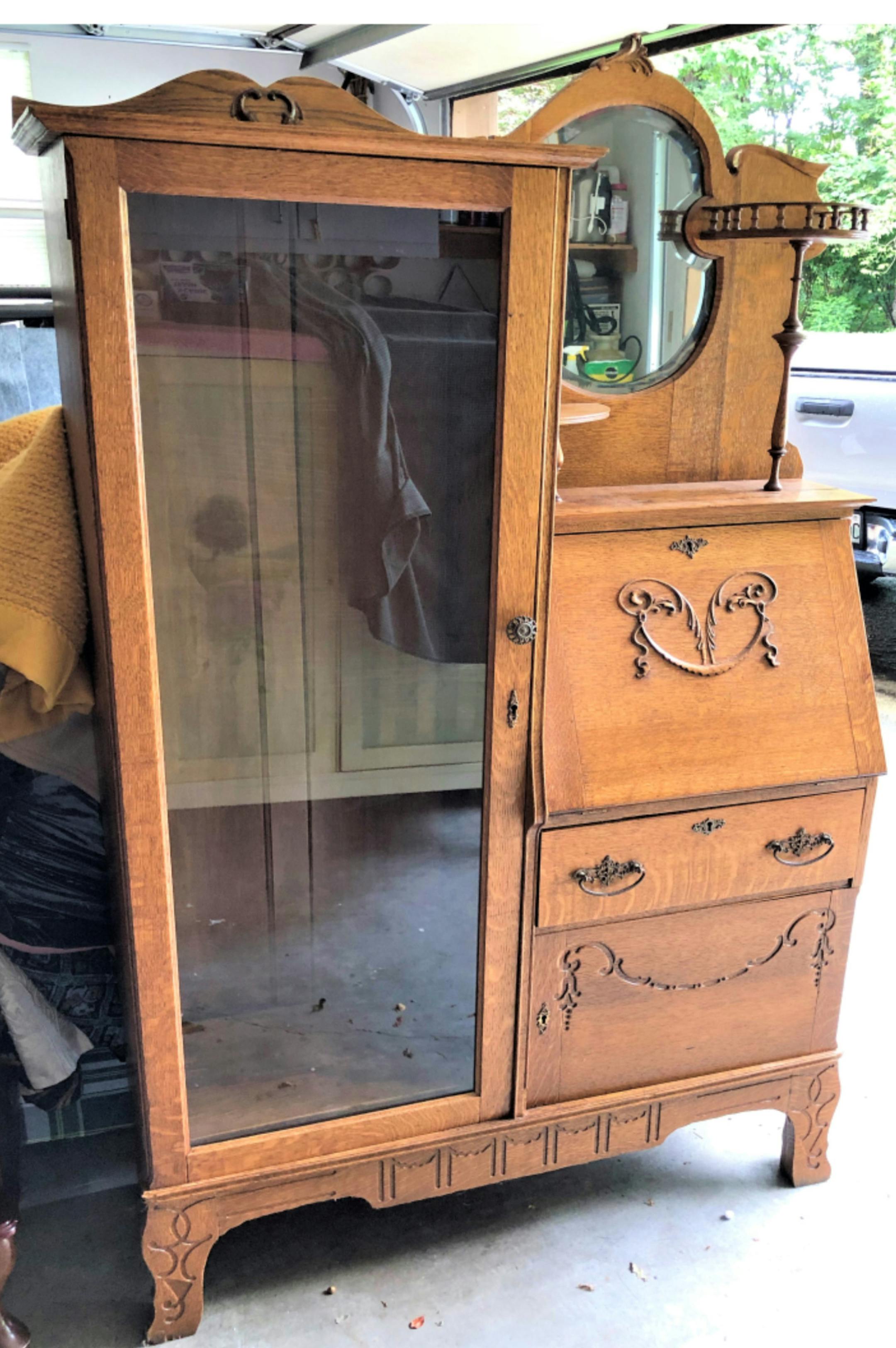 This bookcase and desk go through life side-by-side. (Handout/TNS)