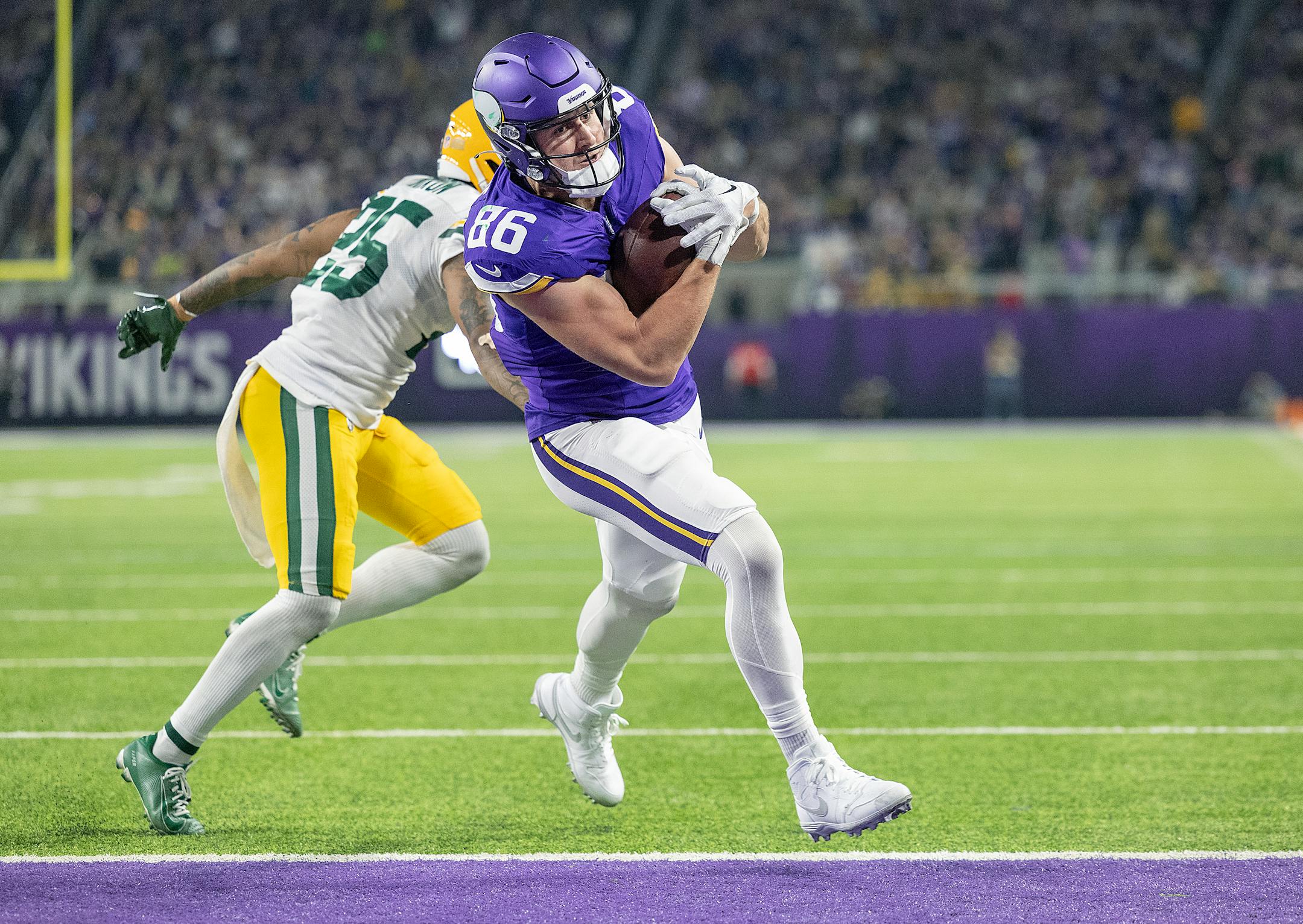 Vikings tight end Johnny Mundt (86) scored the Viking first touchdown in the fourth quarter at U.S. Bank Stadium, in Minneapolis, Minn., on Sunday, Dec. 31, 2023. ] Elizabeth Flores • liz.flores@startribune.com