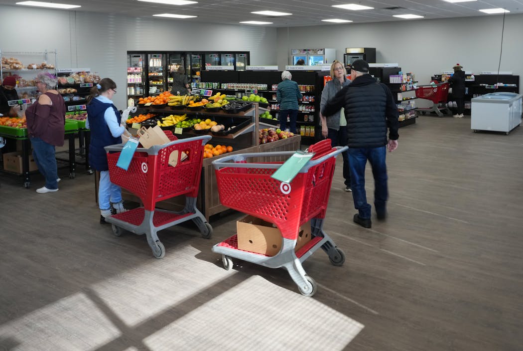 Designed to mirror a grocery store, Open Door Pantry serves clients in Eagan.