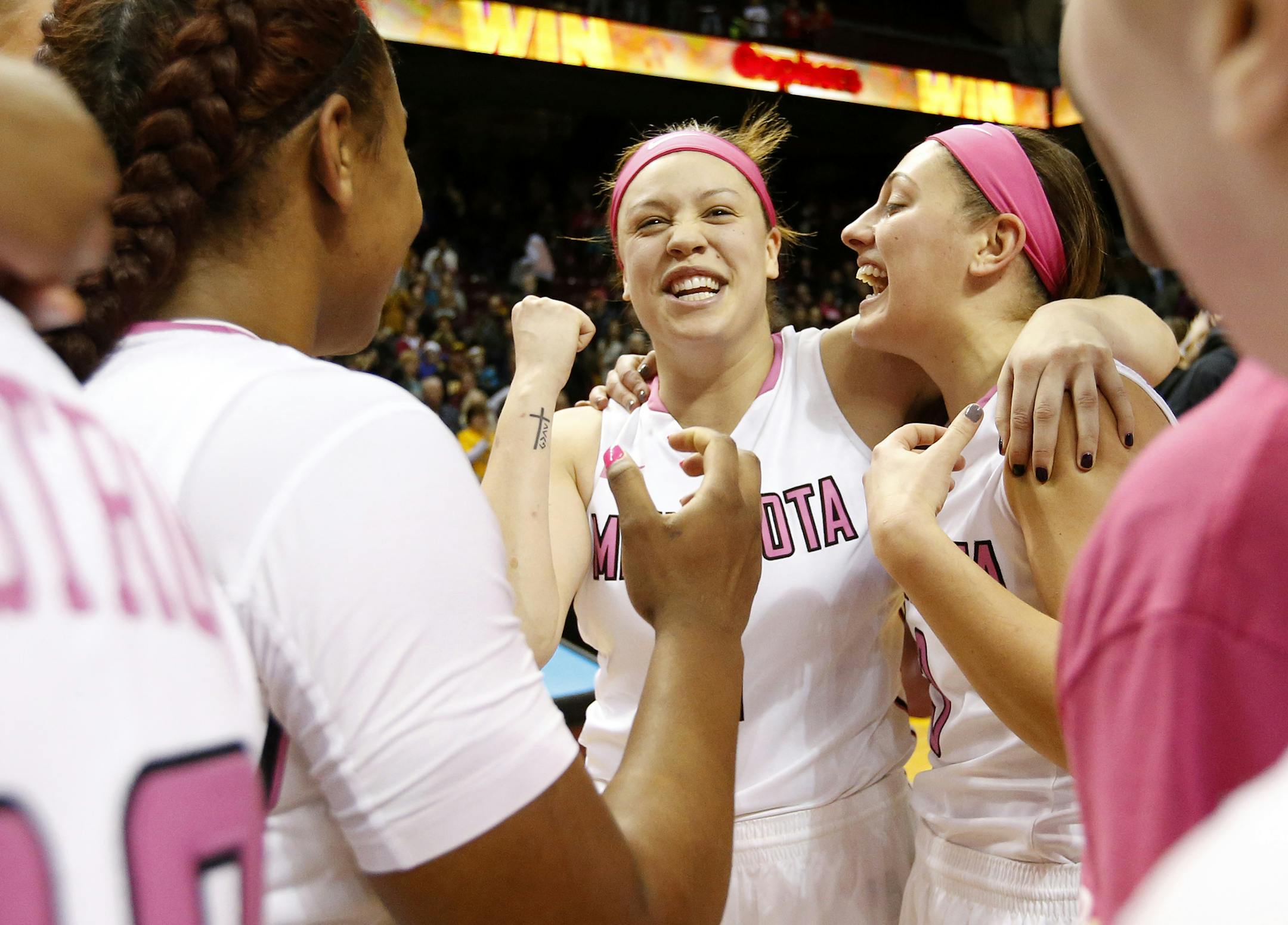 Rachel Banham (1) celebrated with teammates at the end of the game. Banham (1) made a three pointer in the in the final second of the game. Minnesota beat Iowa by a final score of 78-76. Banham finished with 35 points. ] CARLOS GONZALEZ cgonzalez@startribune.com - February 15, 2016, Minneapolis, MN, Williams Arena, NCAA, University of Minnesota Women's Gophers Basketball, Minnesota vs. Iowa Hawkeyes