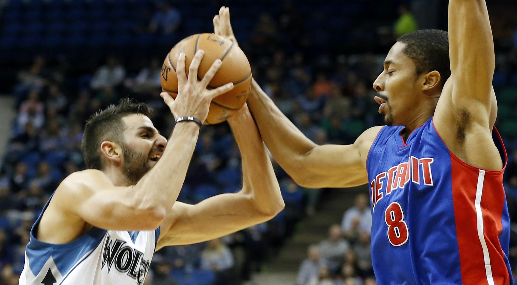 Minnesota Timberwolvesí Ricky Rubio, left, of Spain, runs into the defensive efforts of Detroit Pistonsí Spencer Dinwiddie in the first quarter of an NBA basketball game, Friday, Nov. 20, 2015, in Minneapolis. (AP Photo/Jim Mone)