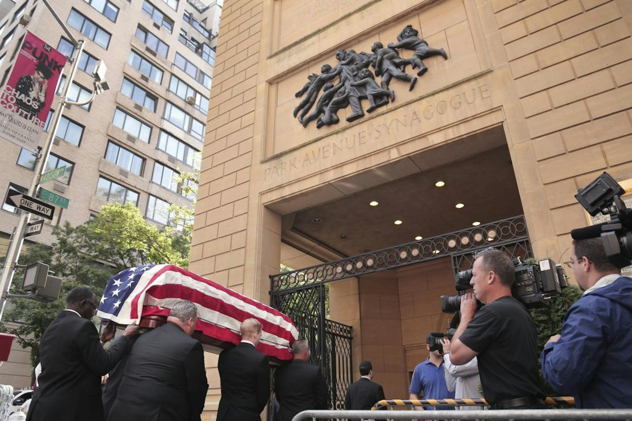 Men carry the coffin of New Jersey Sen. Frank Lautenberg during funeral services at the Park Avenue Synagogue in New York, June 5, 2013. Lautenberg, who fought the alcohol and tobacco industries and promoted Amtrak as a five-term U.S. senator from New Jersey, died Monday morning from complications with viral pneumonia according to his office.