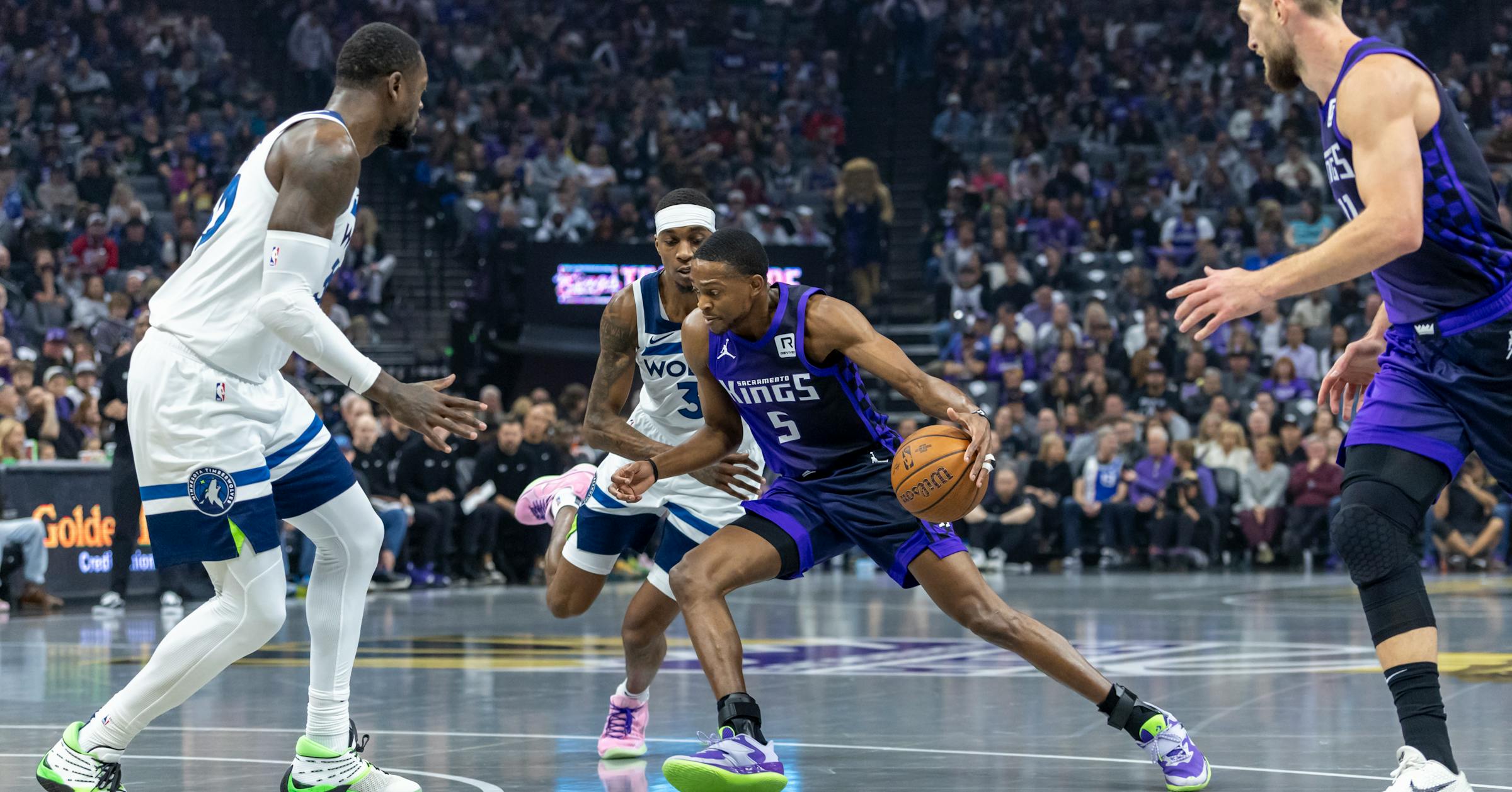 Wolves top Kings despite Fox’s 60 Wolves top Kings despite Fox’s 60