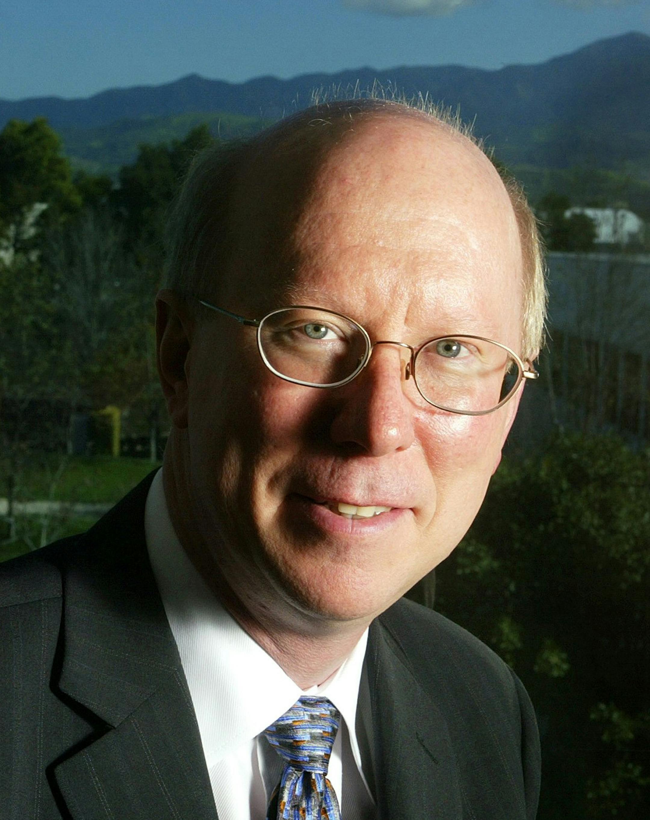 -- NO MAGS, NO SALES -- KRT BUSINESS STORY SLUGGED: CPT-BROADCOM KRT PHOTO BY LEONARD ORTIZ/ORANGE COUNTY REGISTER (L.A. TIMES OUT) (March 22) Scott McGregor, shown in February 2005 in Irvine, California, is the new CEO of Broadcom, a maker of semiconductors. (gsb) 2005 ORG XMIT: 1015853