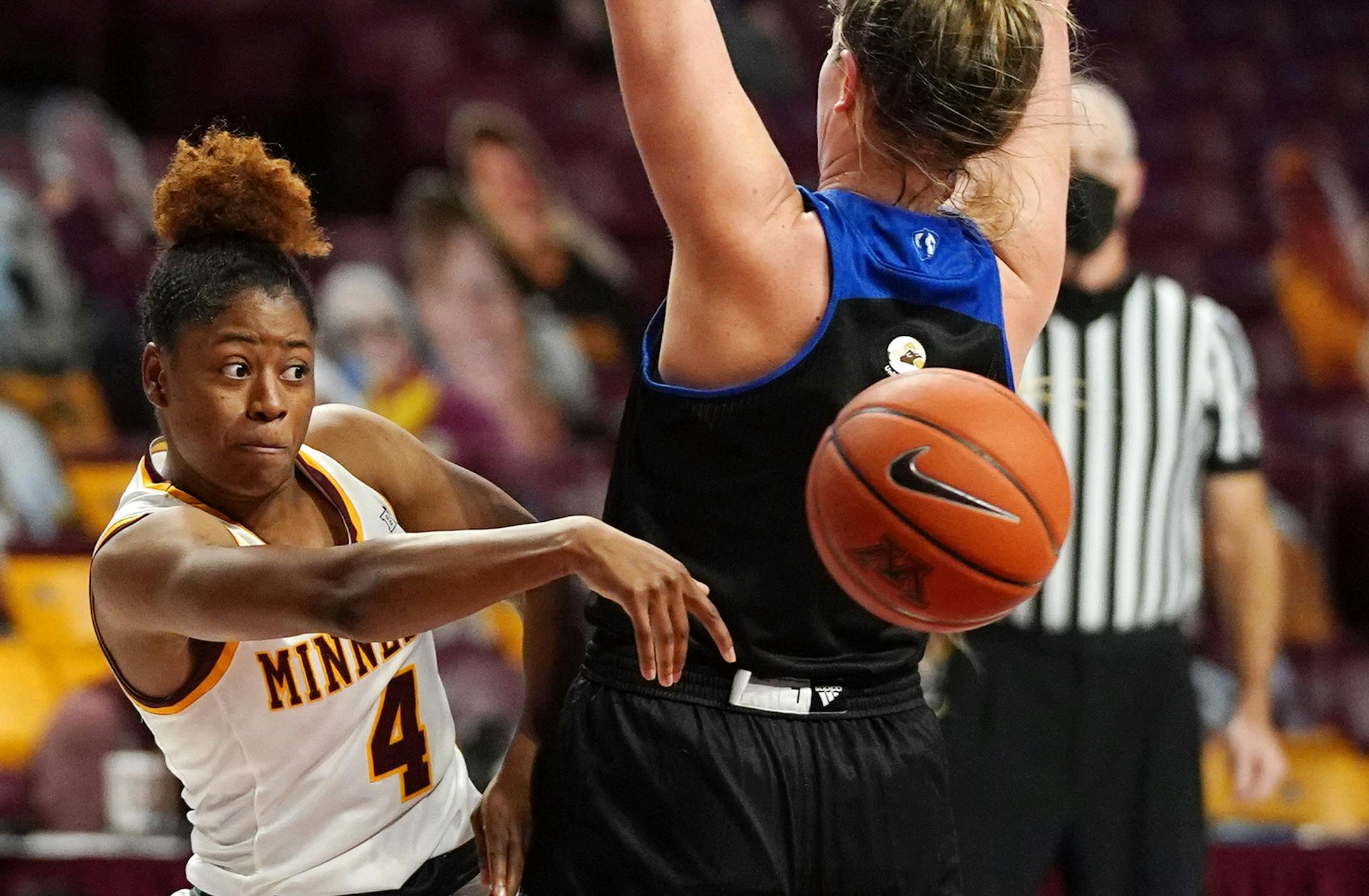 Minnesota guard Jasmine Powell (4) passed the ball around Eastern Illinois forward Abby Wahl (41) in the fourth quarter. ] ANTHONY SOUFFLE • anthony.souffle@startribune.com