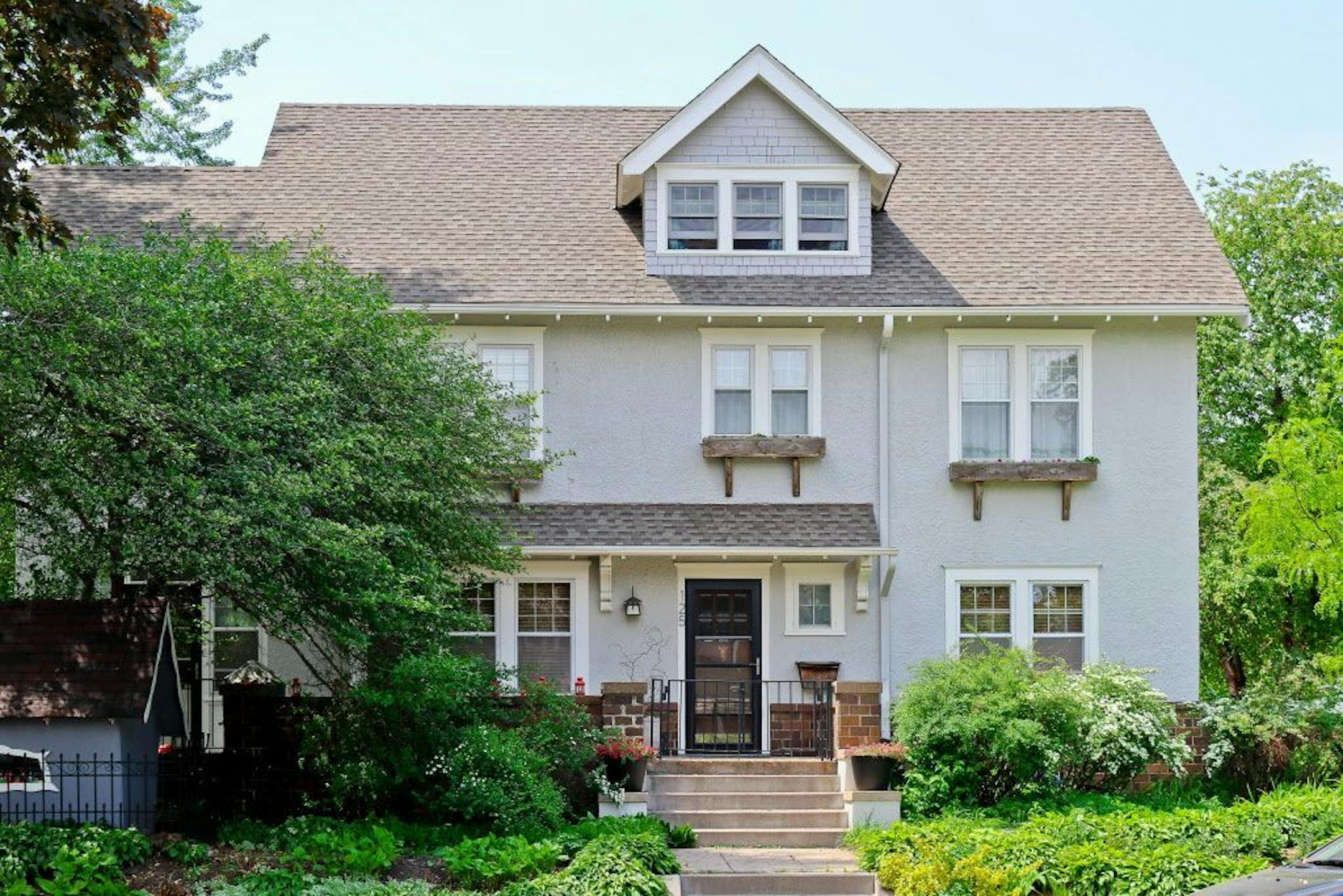 This house, built in 1911, has Colonial Revival and Arts & Crafts influences.