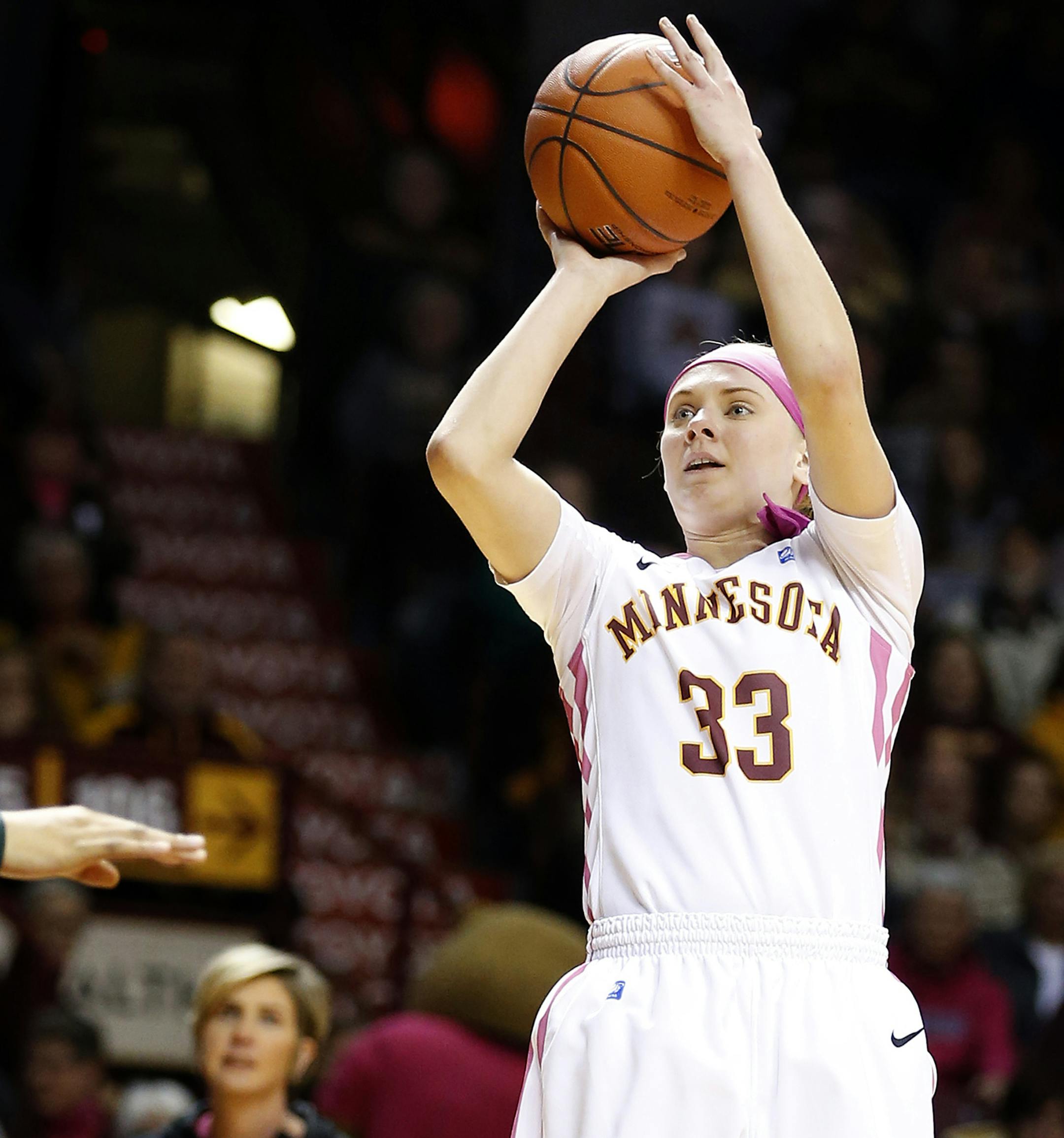 Carlie Wagner (33) attempted a shot in the second half. Wagner had 25 points in the Gophers win over the Spartans. ] CARLOS GONZALEZ cgonzalez@startribune.com, February 8, 2015, Minneapolis, Minn., Williams Arena, NCAA womens basketball, University of Minnesota Gophers vs. Michigan State Spartans