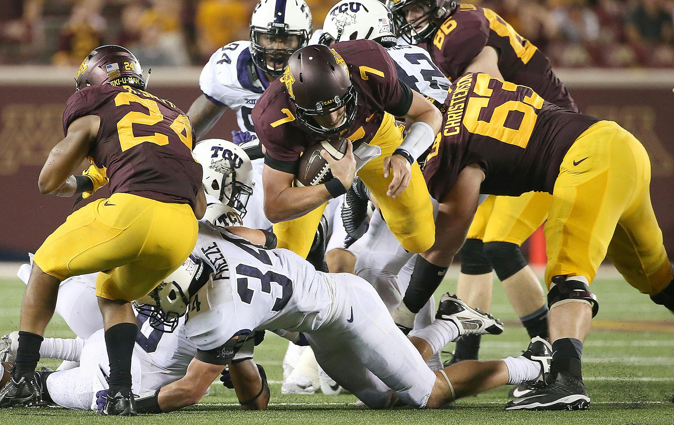 Gophers quarterback Mitch Leidner carried the ball during the fourth quarter as the Gophers took on TCU.