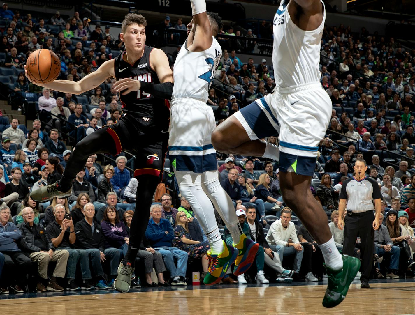 Tyler Herro (14) of the Miami Heat passes the ball during the fourth quarter against the Minnesota Timberwolves on Sunday, Oct. 27, 2019 at Target Center in Minneapolis, Minn. (Carlos Gonzalez/Minneapolis Star Tribune/TNS) ORG XMIT: 1473316