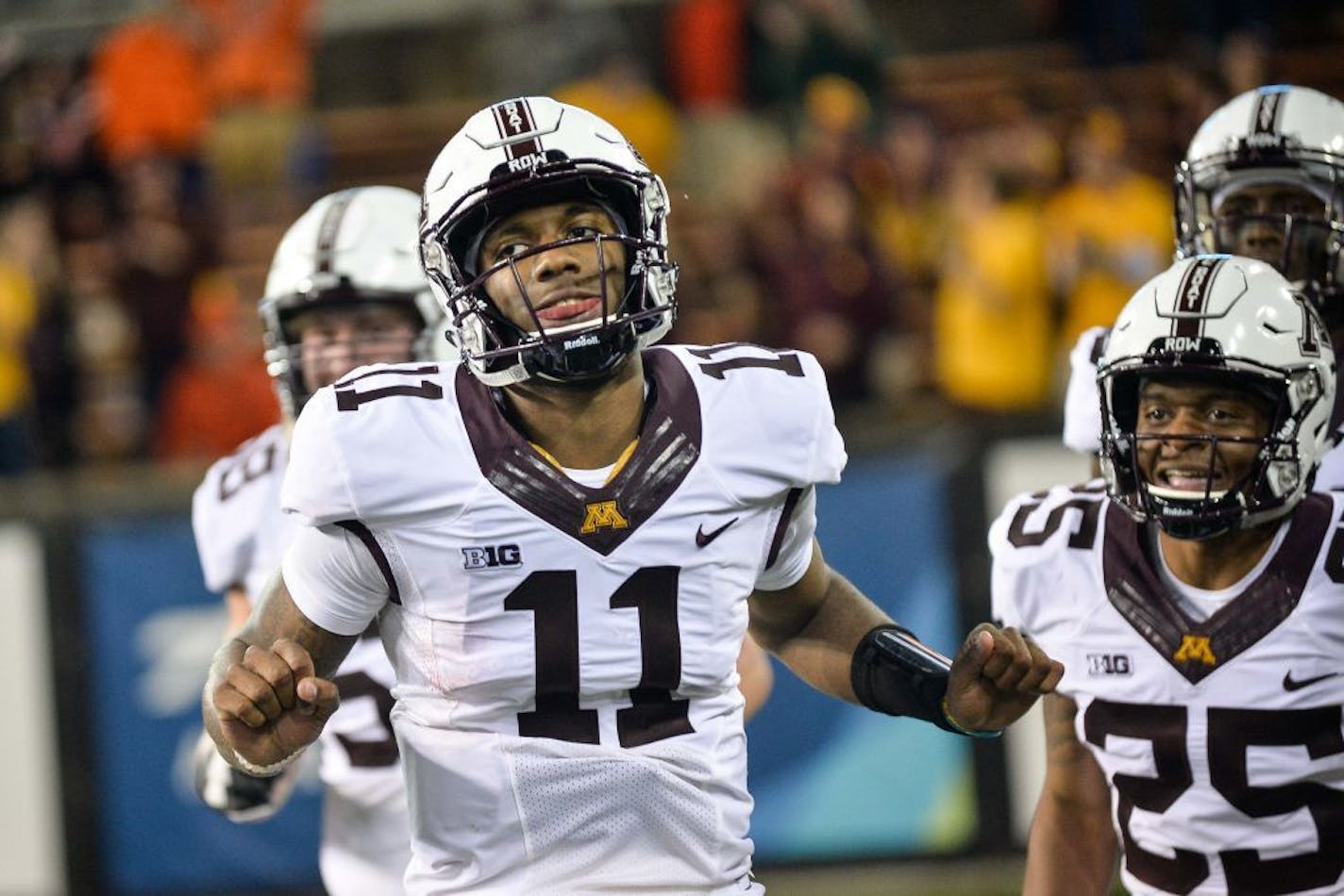 Gophers quarterback Demry Croft