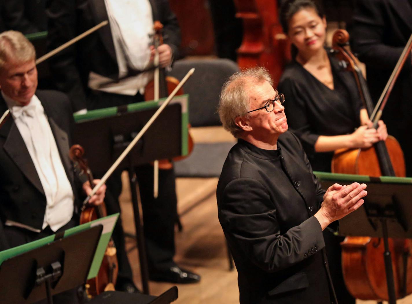 Conductor Osmo Vanska looked up at the audience of the farewell concert at the Ted Mann Hall Min., Friday, October 4, 2013 ] (KYNDELL HARKNESS/STAR TRIBUNE) kyndell.harkness@startribune.com