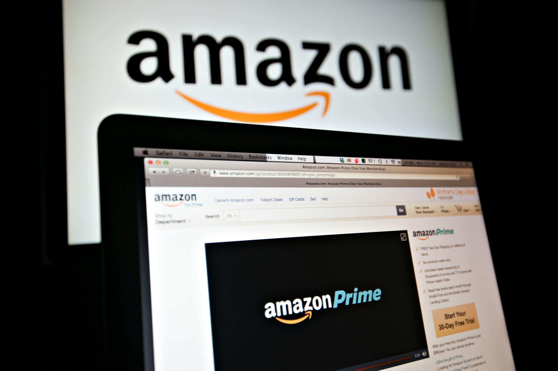 The Amazon.com Inc. Prime logo is displayed on computer screens for a photograph in Tiskilwa, Illinois, U.S., on Wednesday, April 23, 2014. Amazon.com Inc. is scheduled to release earnings figures on April 24. Photographer: Daniel Acker/Bloomberg