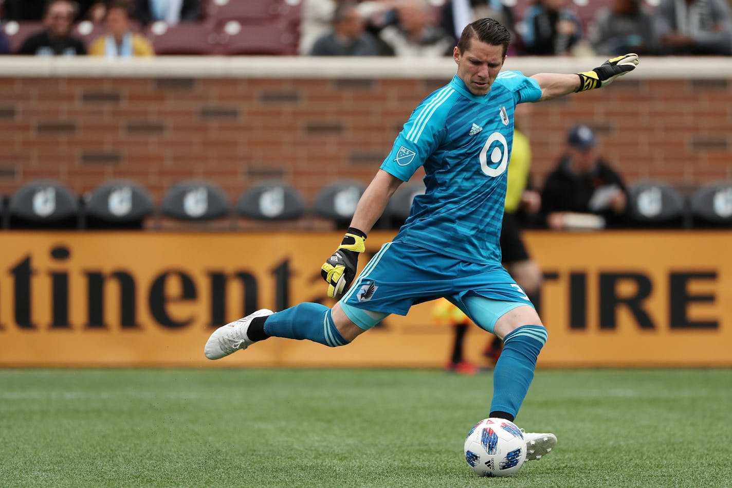 Loons goalkeeper Bobby Shuttleworth