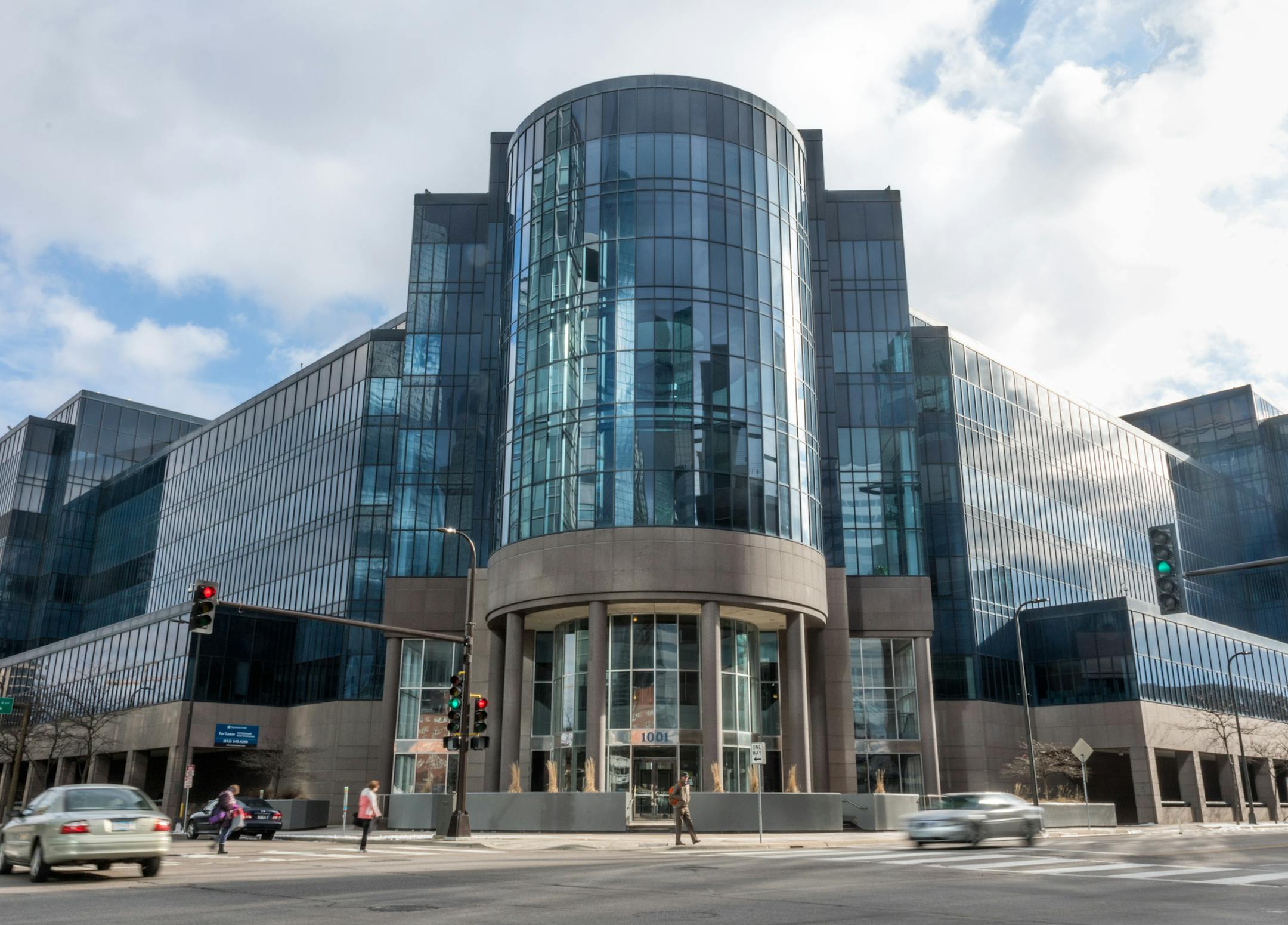 1001 3rd Ave. S. in downtown Minneapolis is the new headquarters of Select Comfort. ] MATT WEBER &#xef;