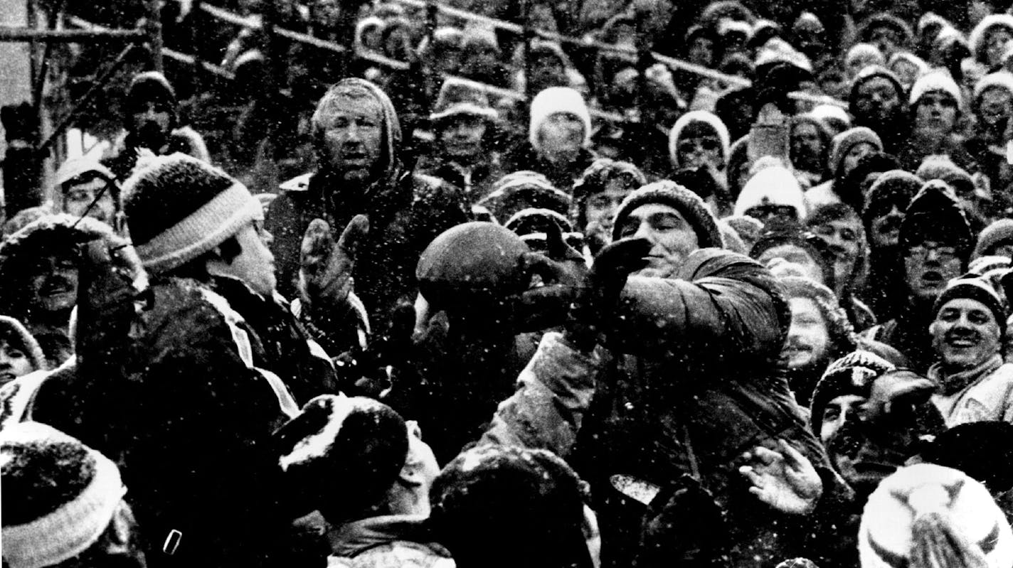 November 23, 1978 Passing a ball as well as vodka at the Met and brandy and beer at Lambeau. Snow flurries amid a flurry of football fans - A few snow flurries - which amounted to more than 11/2 inches by the end of the day - didn't deter Vikings fans Sunday at Metropolitan Stadium. One of them caught Fred Cox's extra-point kick in the fourth quarter, and the Vikings best the Green Bay Packers 20-9. December 6, 1976 John Croft, Minneapolis Star Tribune ORG XMIT: MIN2014090416305011