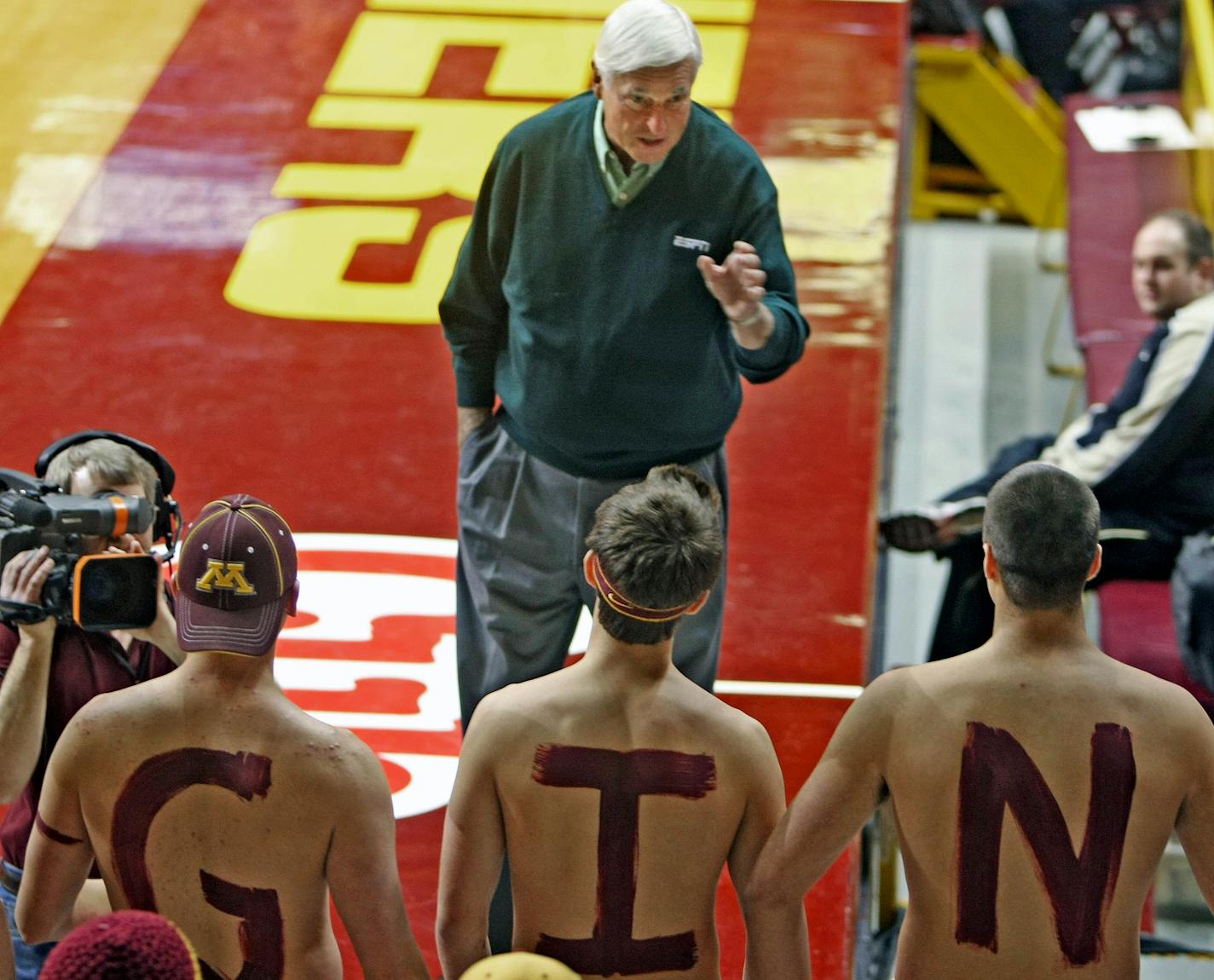 BRUCE BISPING • bbisping@startribune.com Minneapolis, MN.,, Friday, 1/22/2009]] Minnesota Gopher Basketball vs. Purdue. (center) Former Basketball coach Bobby Knight talked with Gopher fans who had painted his name on their backs before the start of the game. Knight was at the game as part of the ESPN television crew who were broadcasting the game.