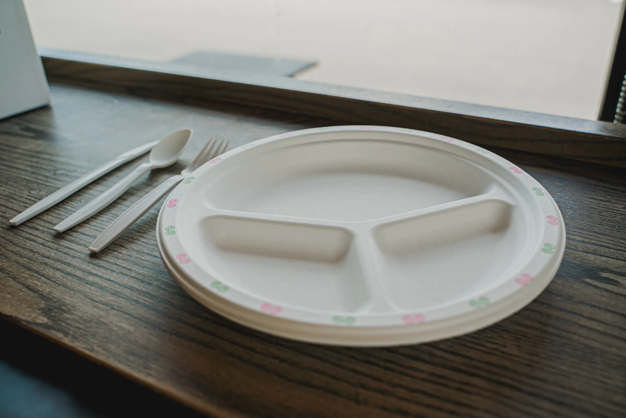 Minnesota woman creates Hmong-inspired, compostable dinnerware