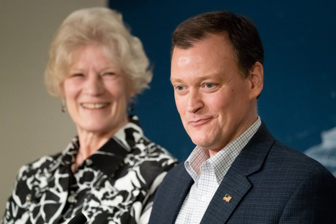 Former Lt. governor Carol Molnau announced that she supports Republican gubernatorial candidate Jeff Johnson in his bid for Governor.