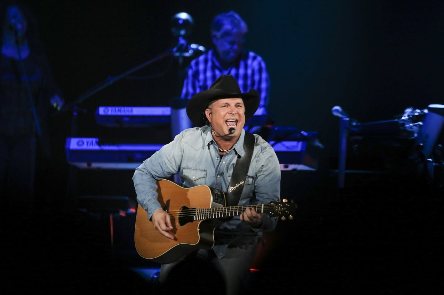 Garth Brooks performed at the Target Center on Thursday, November 6, 2014. ] RENEE JONES SCHNEIDER &#x201a;&#xc4;&#xa2; reneejones@startribune.com