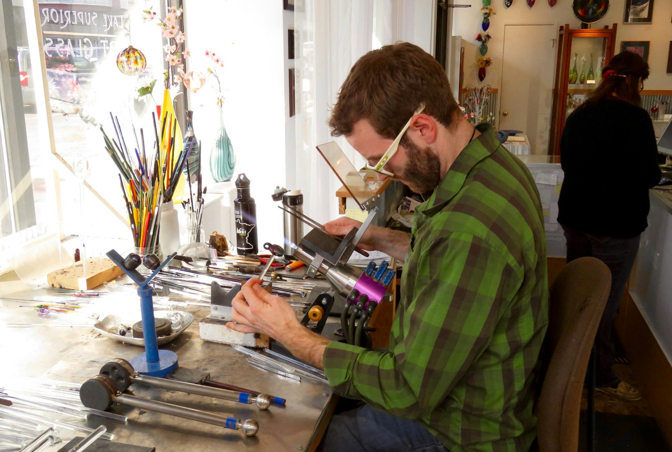 Classes at a blown-glass gallery are one way to participate in Duluth’s artistic energy.