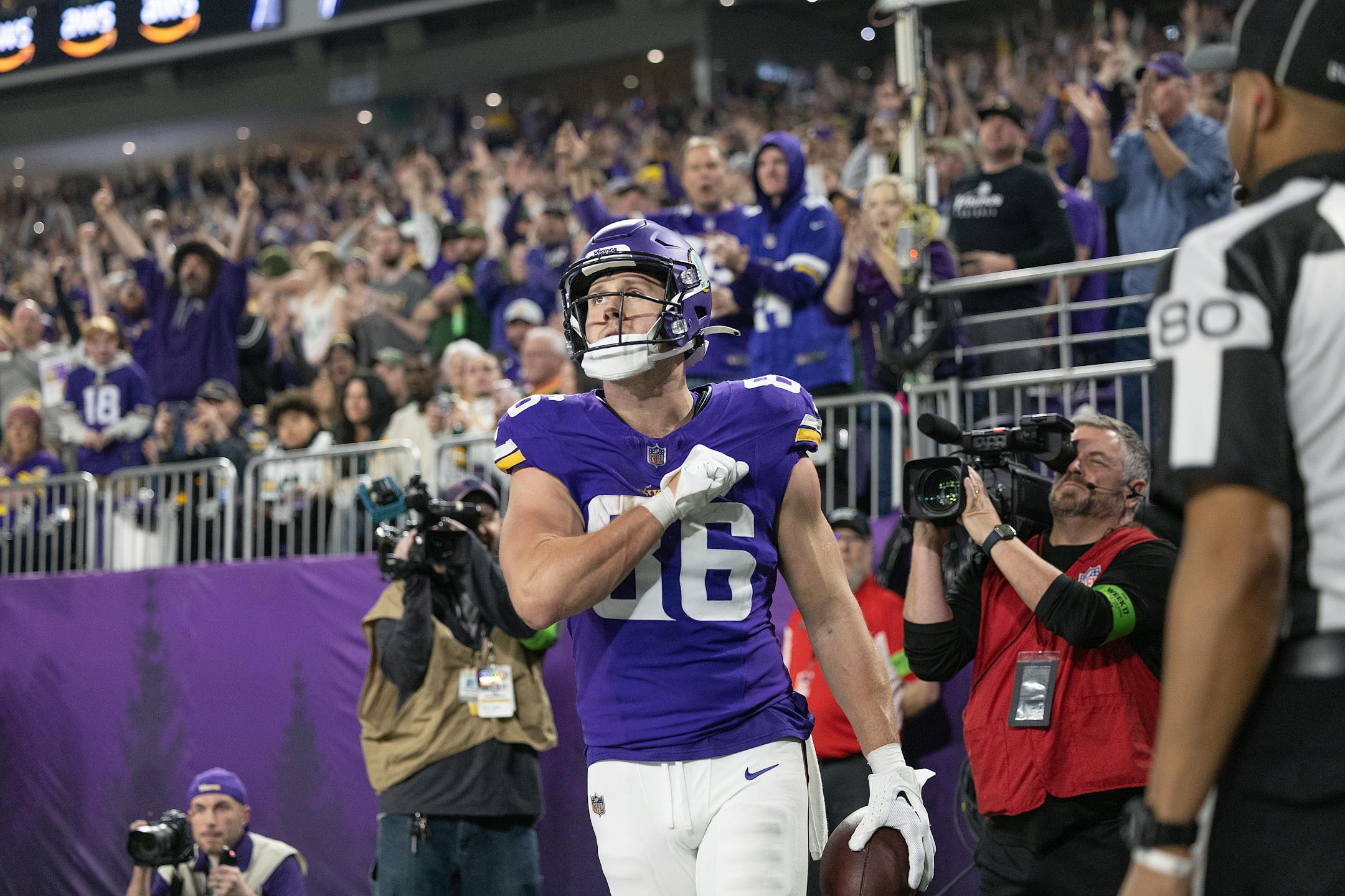 Vikings tight end Johnny Mundt (86) celebrates after he scored the Viking first touchdown in the fourth quarter at U.S. Bank Stadium, in Minneapolis, Minn., on Sunday, Dec. 31, 2023. ] Elizabeth Flores • liz.flores@startribune.com