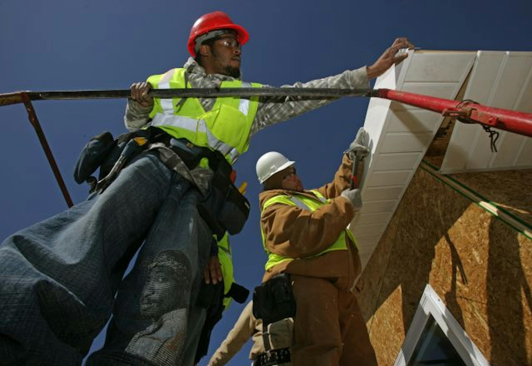 Despite a deteriorating economy, Greater Twin Cities United Way raised a record $94.9 million in cash and pledges during its year-end 2008 fund drive, organizers said.