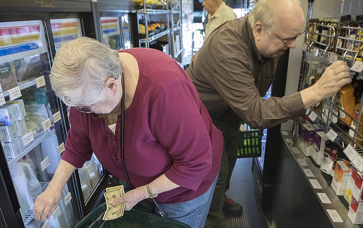 Tenants from a nearby apartment complex made their way through the Twin Cities Mobile Market, Tuesday, May 23, 2017. The market is a bus that brings affordable food into under-resourced neighborhoods. Customers enter the bus and fill up their bags with fresh fruits and vegetables, meats, cheese, milk, and spices. ] ELIZABETH FLORES &#x2022; liz.flores@startribune.com