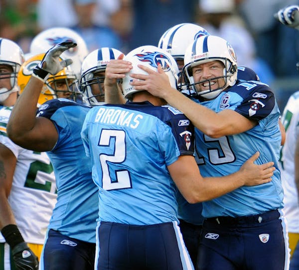 Kicker Rob Bironas was congratulated by his Titans teammates after Bironas kicked a 41-yard field goal to beat the Packers.