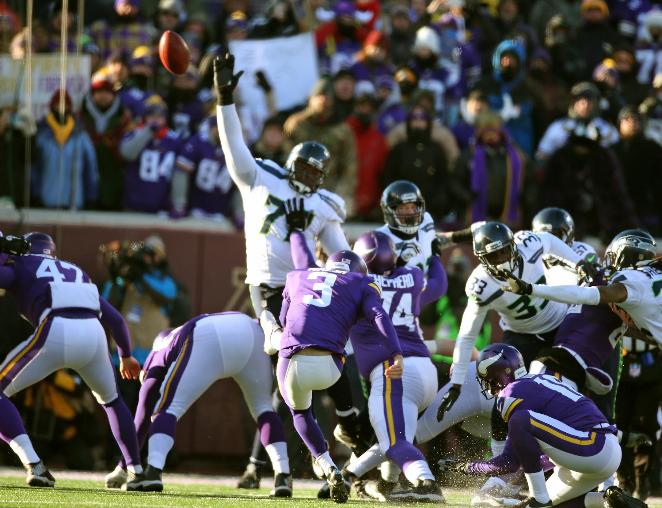 Minnesota Vikings kicker Blair Walsh (3) missed a 27 yard field goal late in the forth quarter at TCF Bank Stadium Sunday January 10, 2016 in Minneapolis, MN. ] The Seattle Seahawks beat the Minnesota Vikings 10-9 in the first round of the playoffs Sunday at TCF Bank Stadium. Jerry Holt/Jerry.Holt@Startribune.com