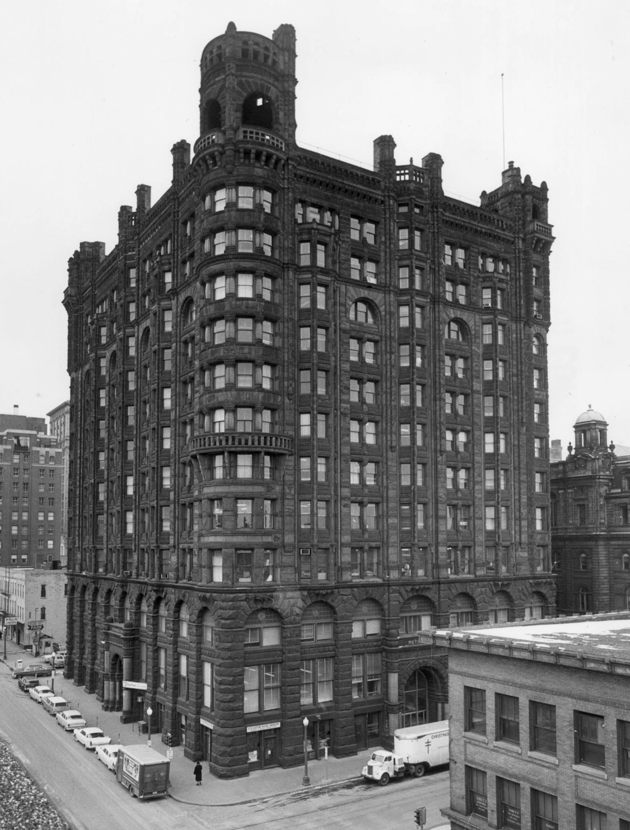 The Metropolitan Building at third street and second ave. 1960 ORG XMIT: MIN2013072517521089