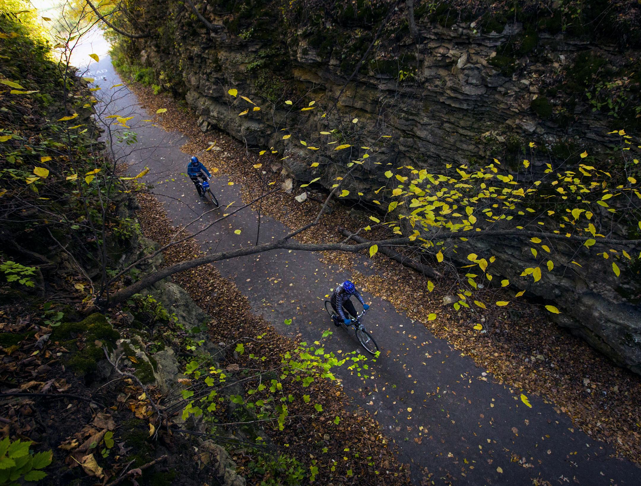The 42-mile Root River state trail begins in Fountain and runs through the quaint and picturesque rural communities of Lanesboro, Whalan, Peterson, Rushford and Houston. Constructed on an abandoned railroad, the trail is generally level and wheelchair accessible. ] Minnesota State of Wonders travel Project - South East Minnesota Bluff Country. BRIAN PETERSON • brian.peterson@startribune.com Lanesboro, MN 10/13/14