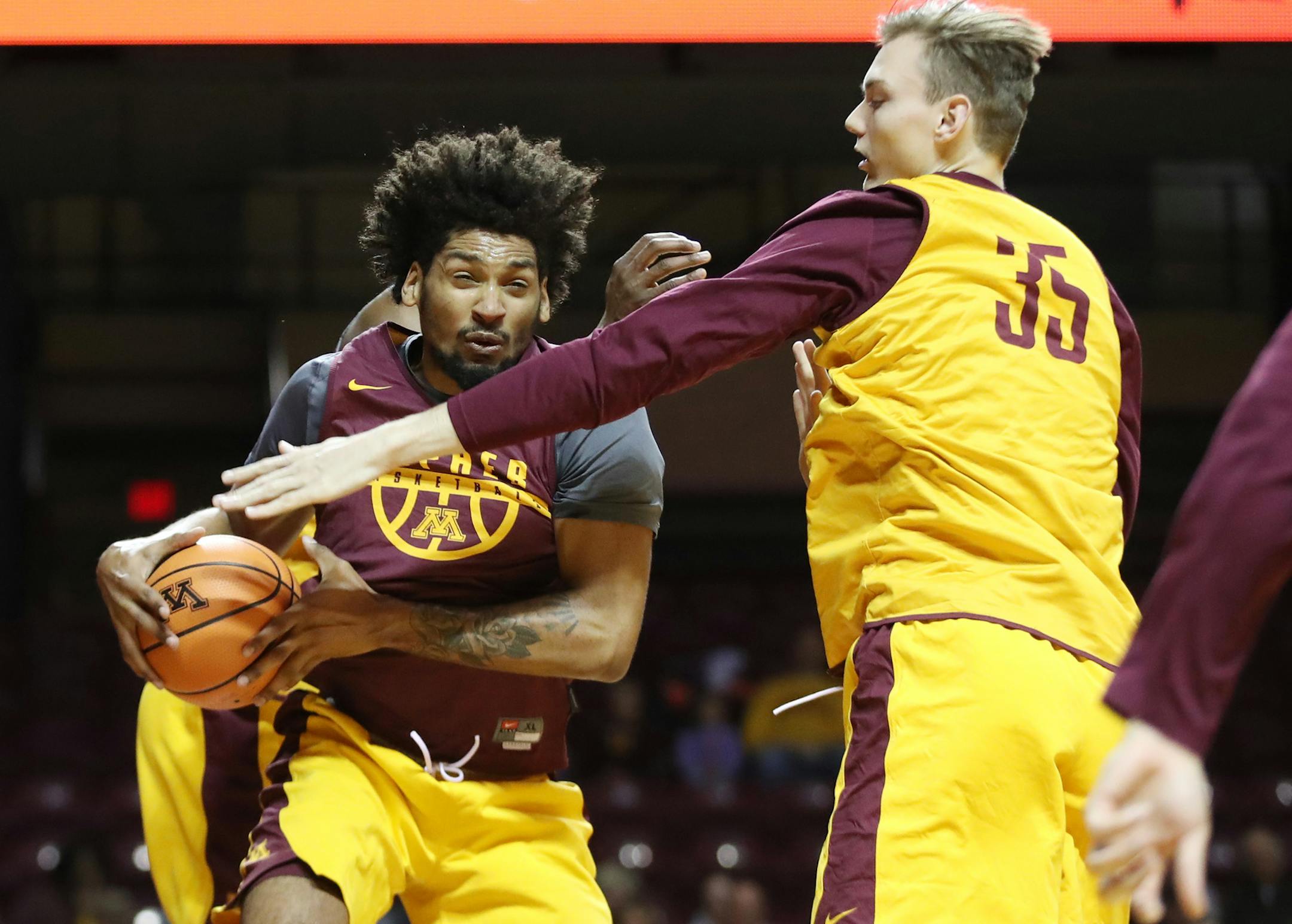 Jordan Murphy pulled down a rebound over Matz Stockman during the University of Minnesota Maroon and Gold Scrimmage at Williams Arena Sunday October 29,2017 in Minneapolis , MN. ] JERRY HOLT &#xef; jerry.holt@startribune.com