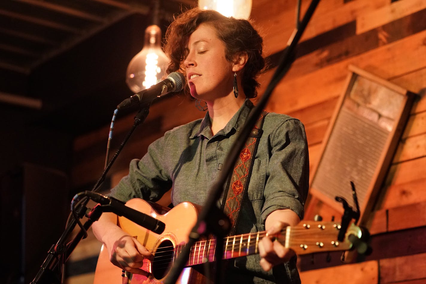 Singer-songwriter Rachael Kilgour performed at the Warming House in Minneapolis. ] ANTHONY SOUFFLE &#x2022; anthony.souffle@startribune.com Duluth singer-songwriter Rachael Kilgour, one of the most promising young artists to emerge on the folk scene, performed Friday, Dec. 7, 2018 at the Warming House in Minneapolis.