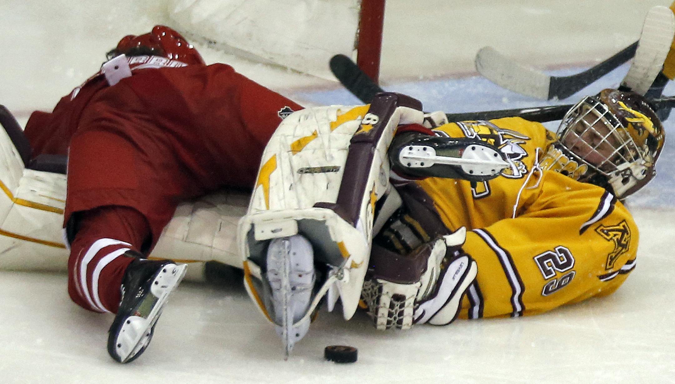 Minnesota Gophers vs. Wisconsin womens hockey. Minnesota won 2-0 on two third period goals by Kelly Terry. Gophers goalie Amanda Leveille made a save of a Wisconsin shot-on-goal in 3rd period action. . (MARLIN LEVISON/STARTRIBUNE(mlevison@startribune.com)